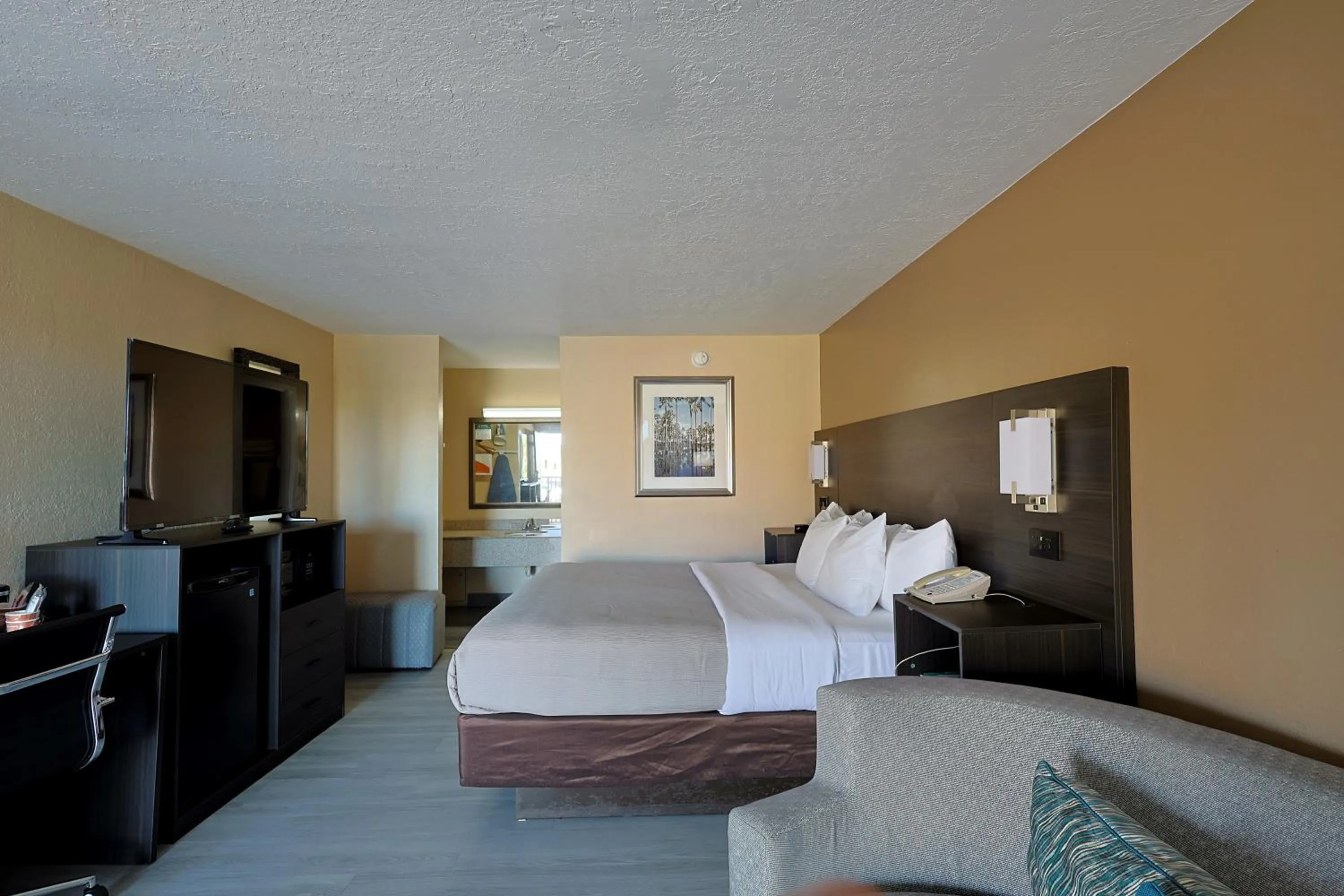 Bed in Quality Inn Kennedy Space Center