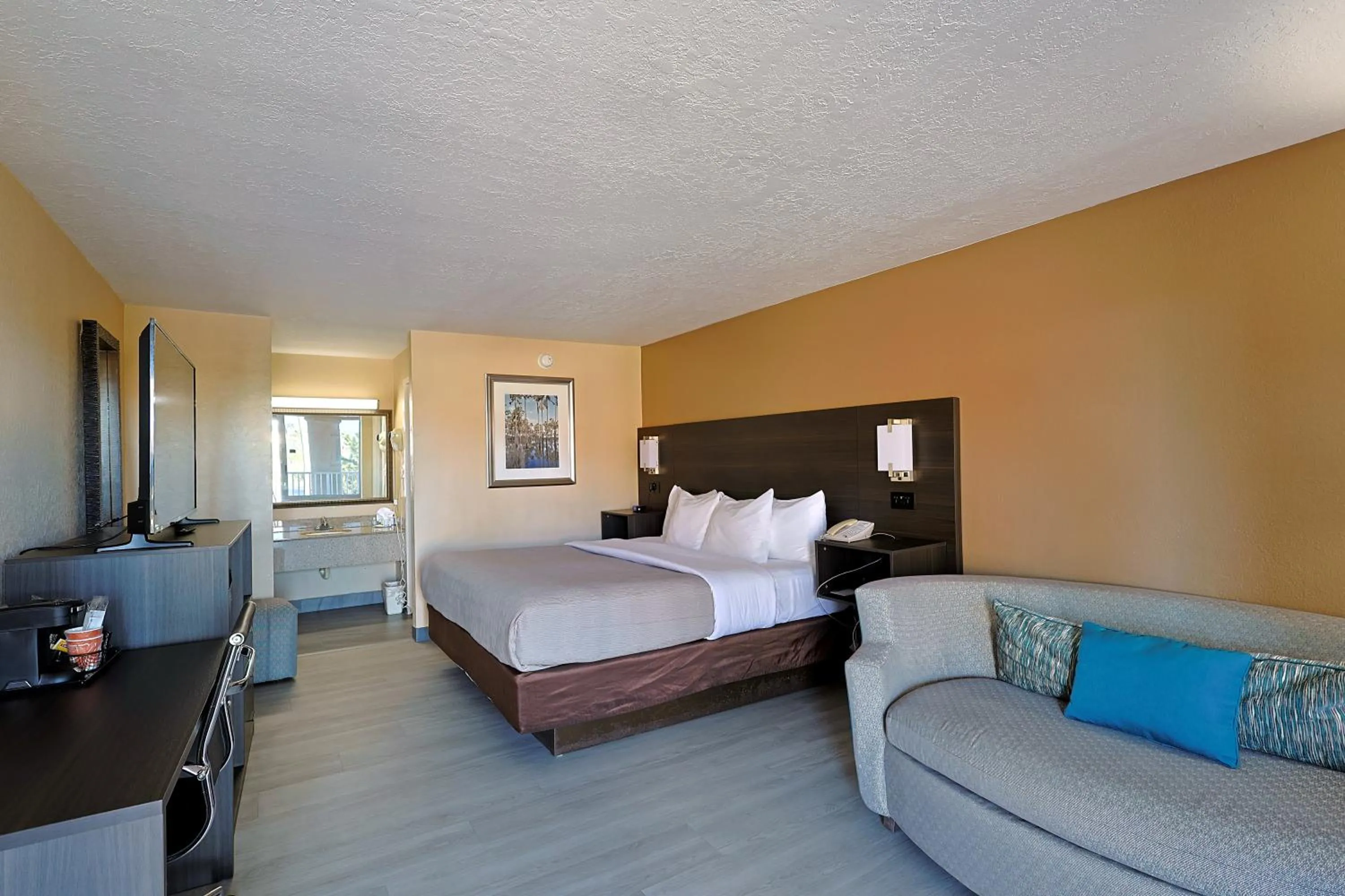 Bed in Quality Inn Kennedy Space Center