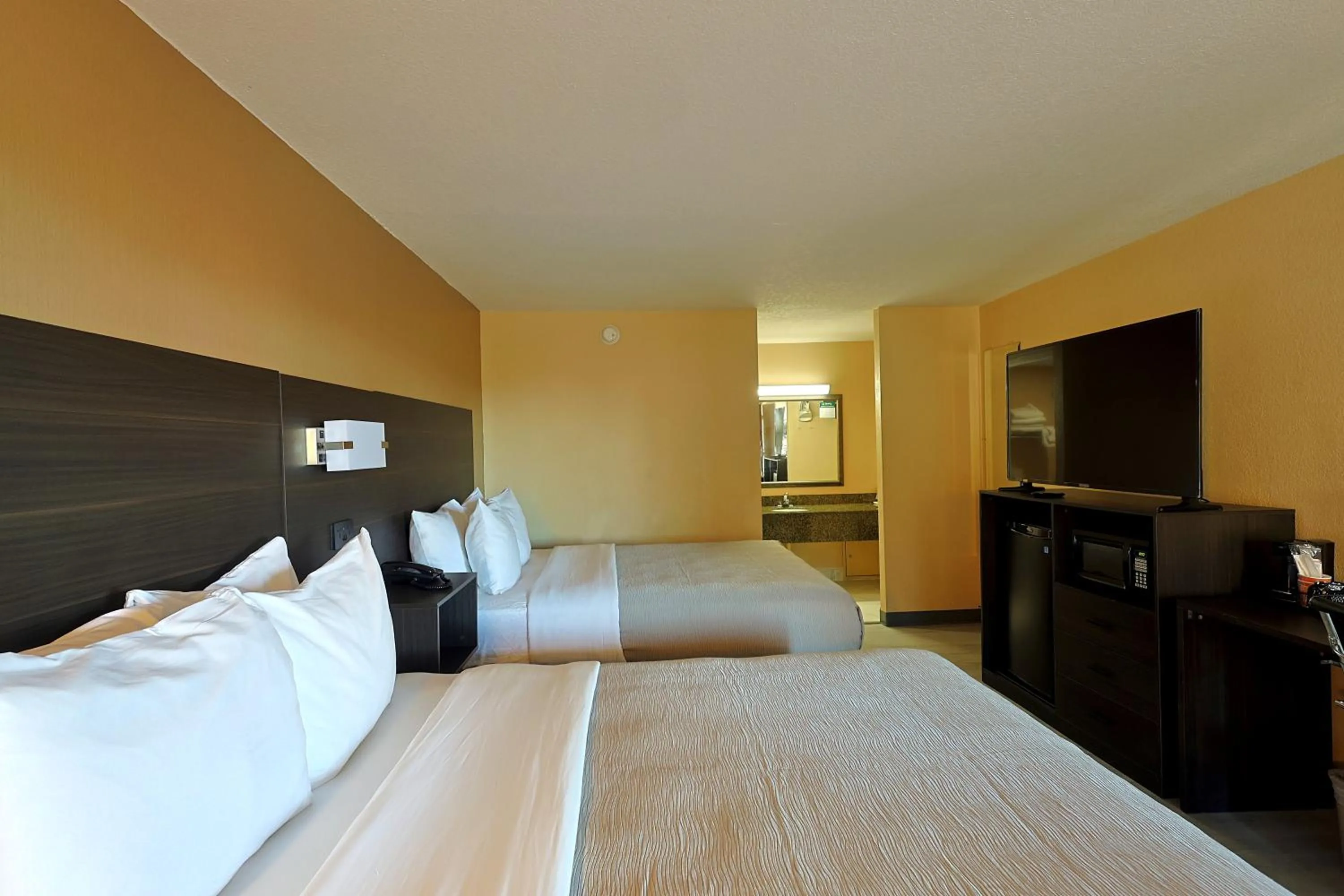 Bed in Quality Inn Kennedy Space Center