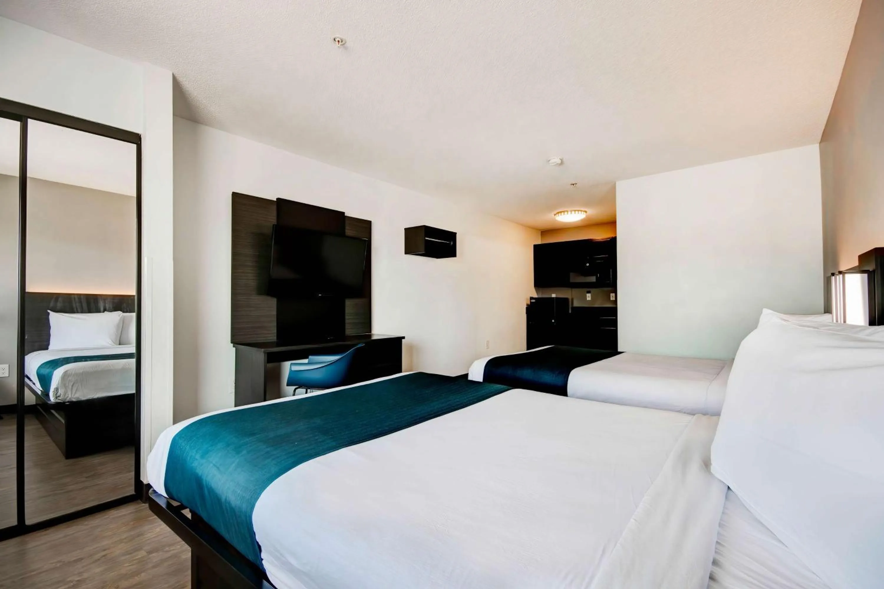 Bedroom, Bed in Studio 6-Ocean Springs, MS