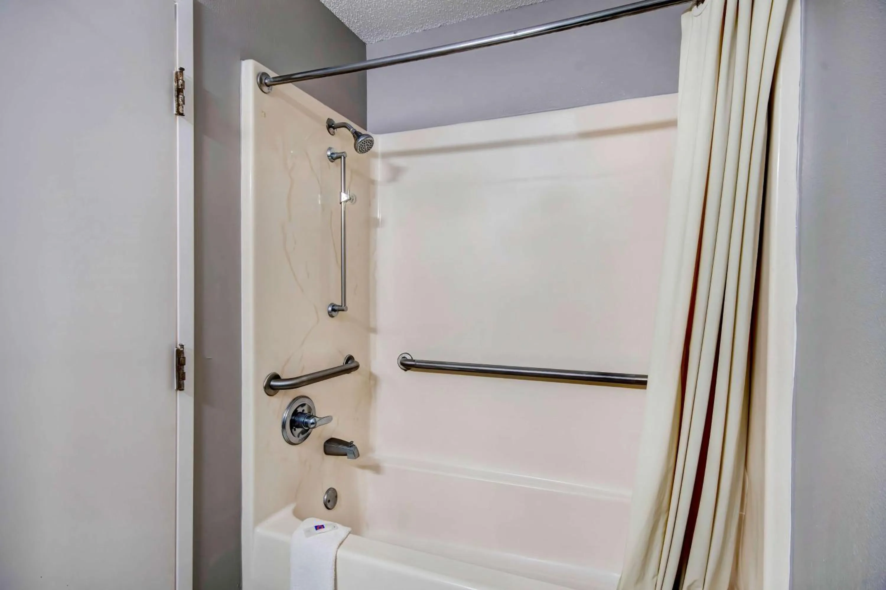 Bathroom in Studio 6-Ocean Springs, MS