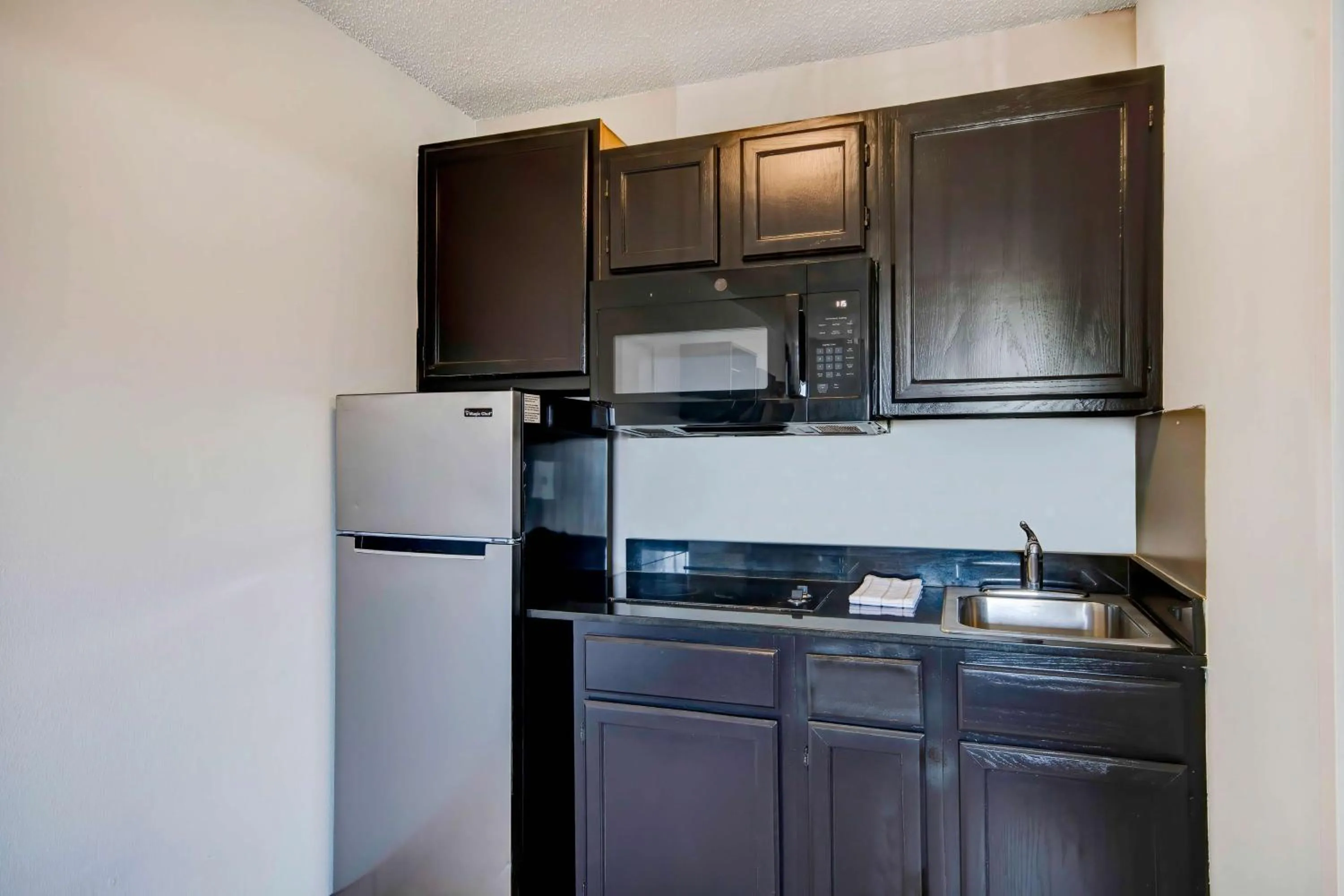 Kitchen or kitchenette in Studio 6-Ocean Springs, MS