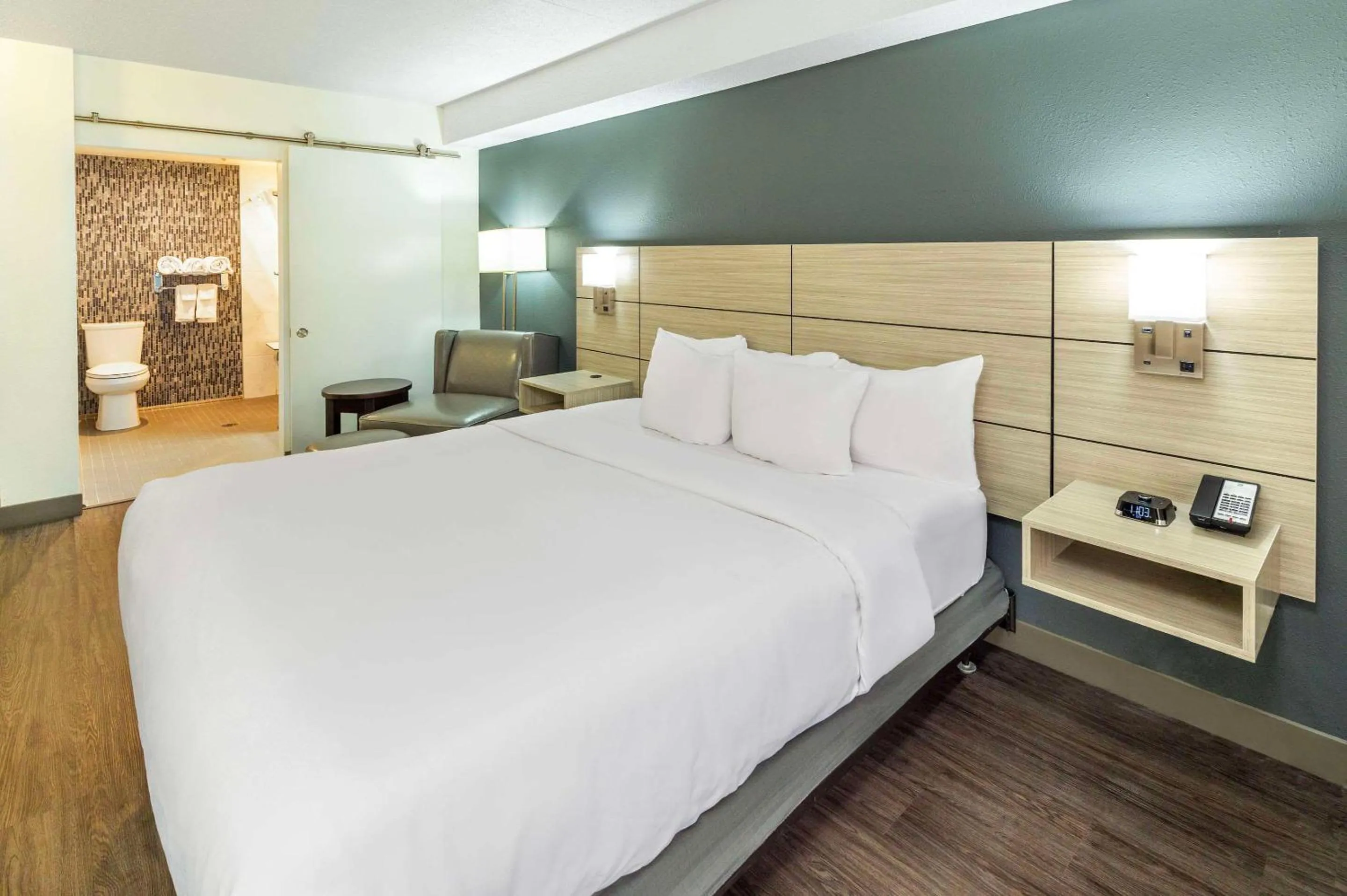 Bedroom, Bed in Quality Inn