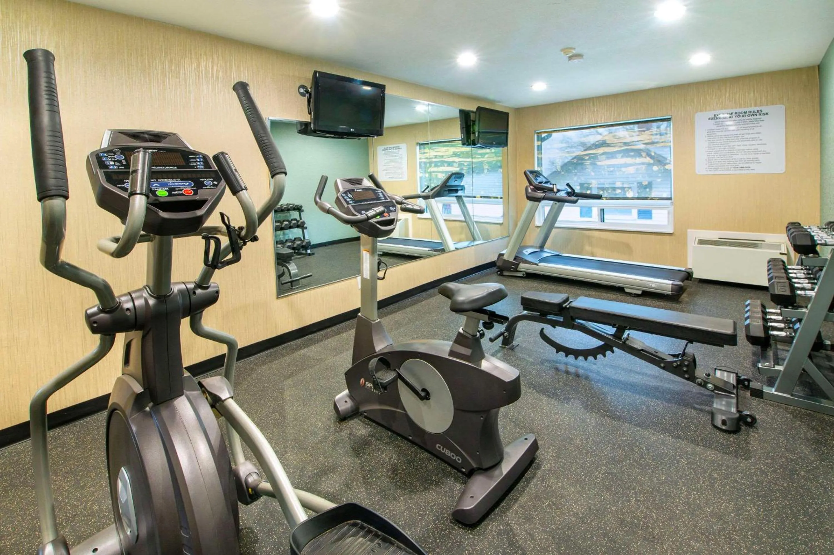 Fitness centre/facilities in Quality Inn