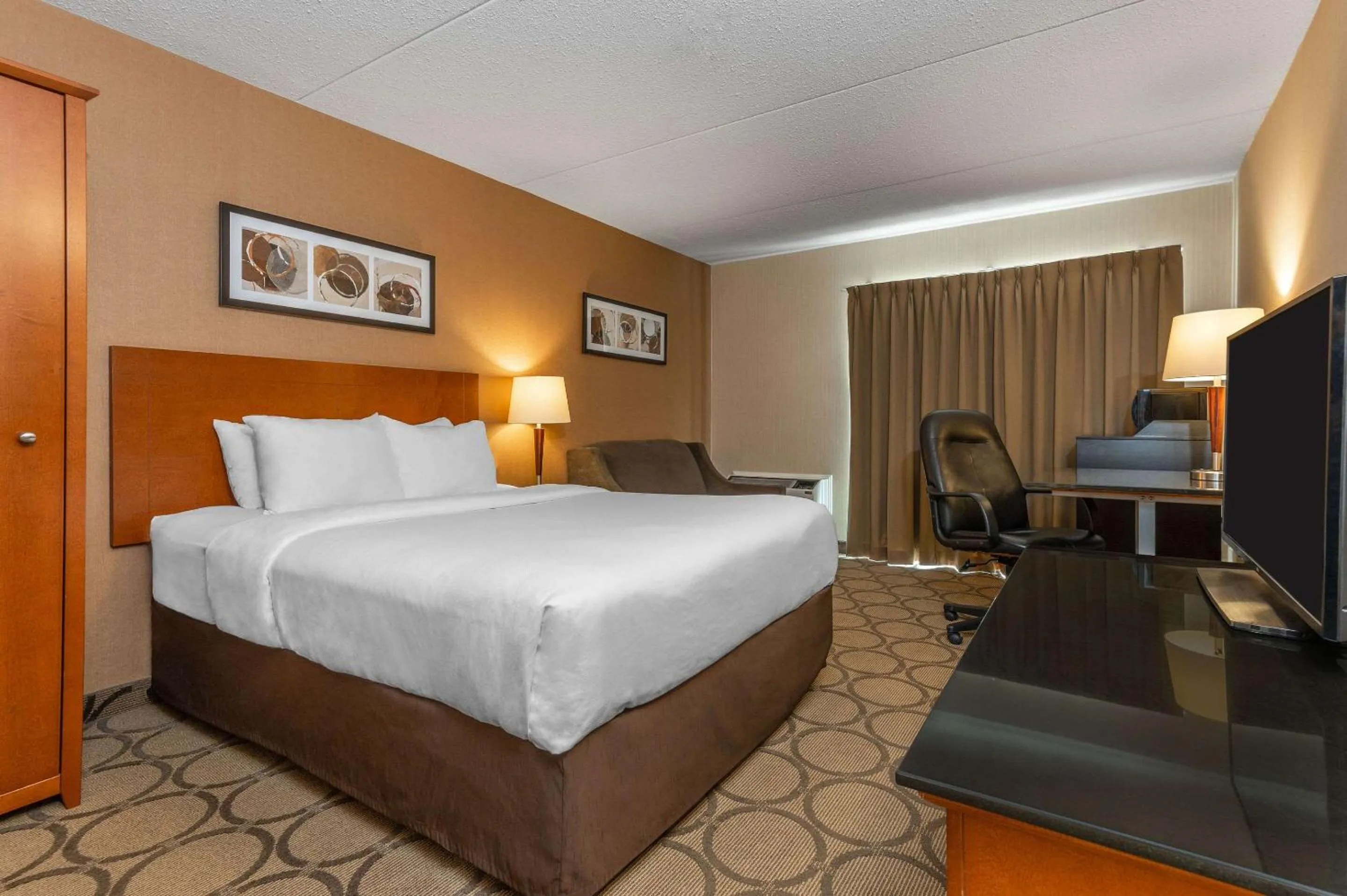 Photo of the whole room, Bed in Comfort Inn