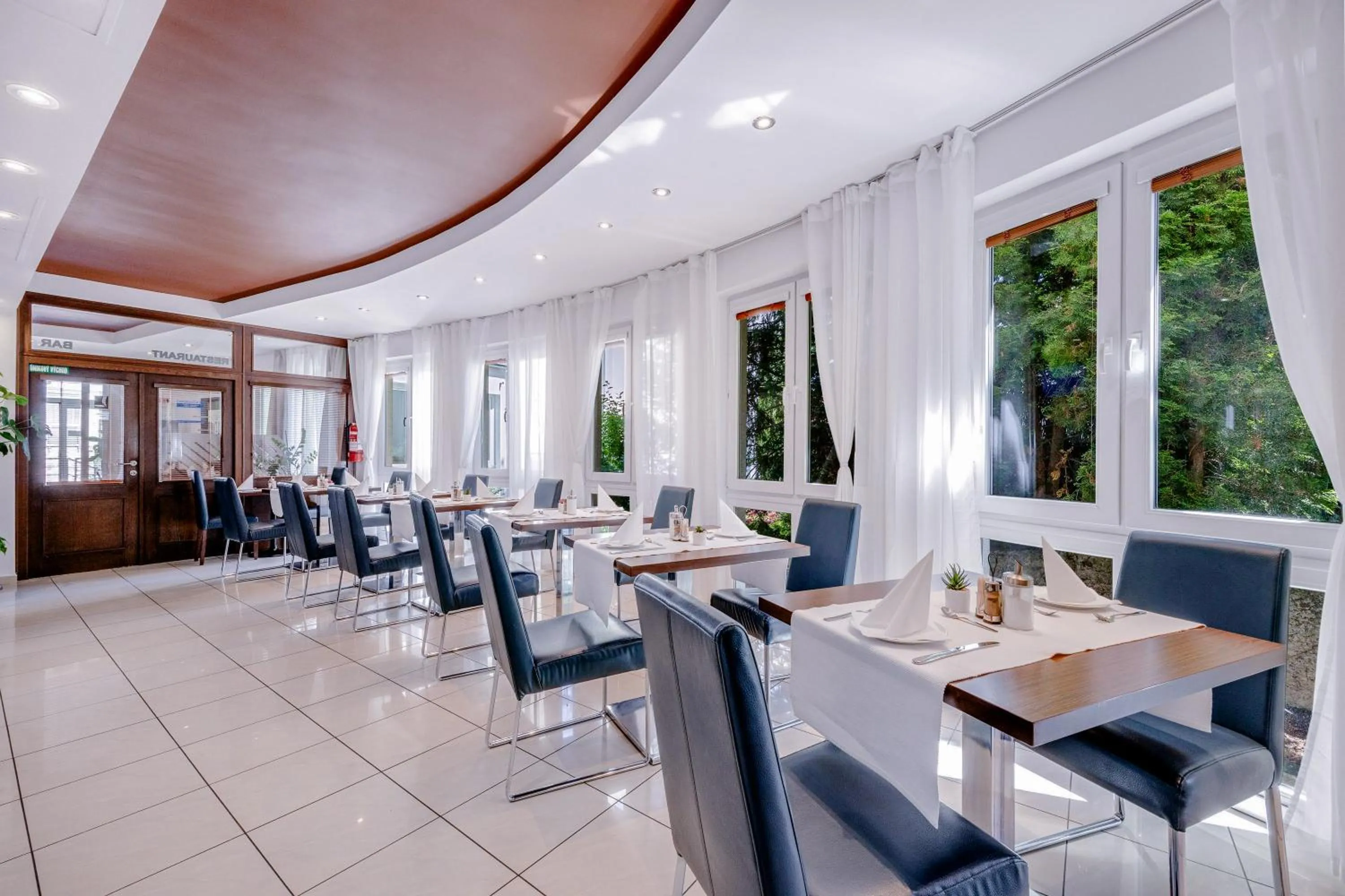 Restaurant/places to eat in Hotel ANTARES