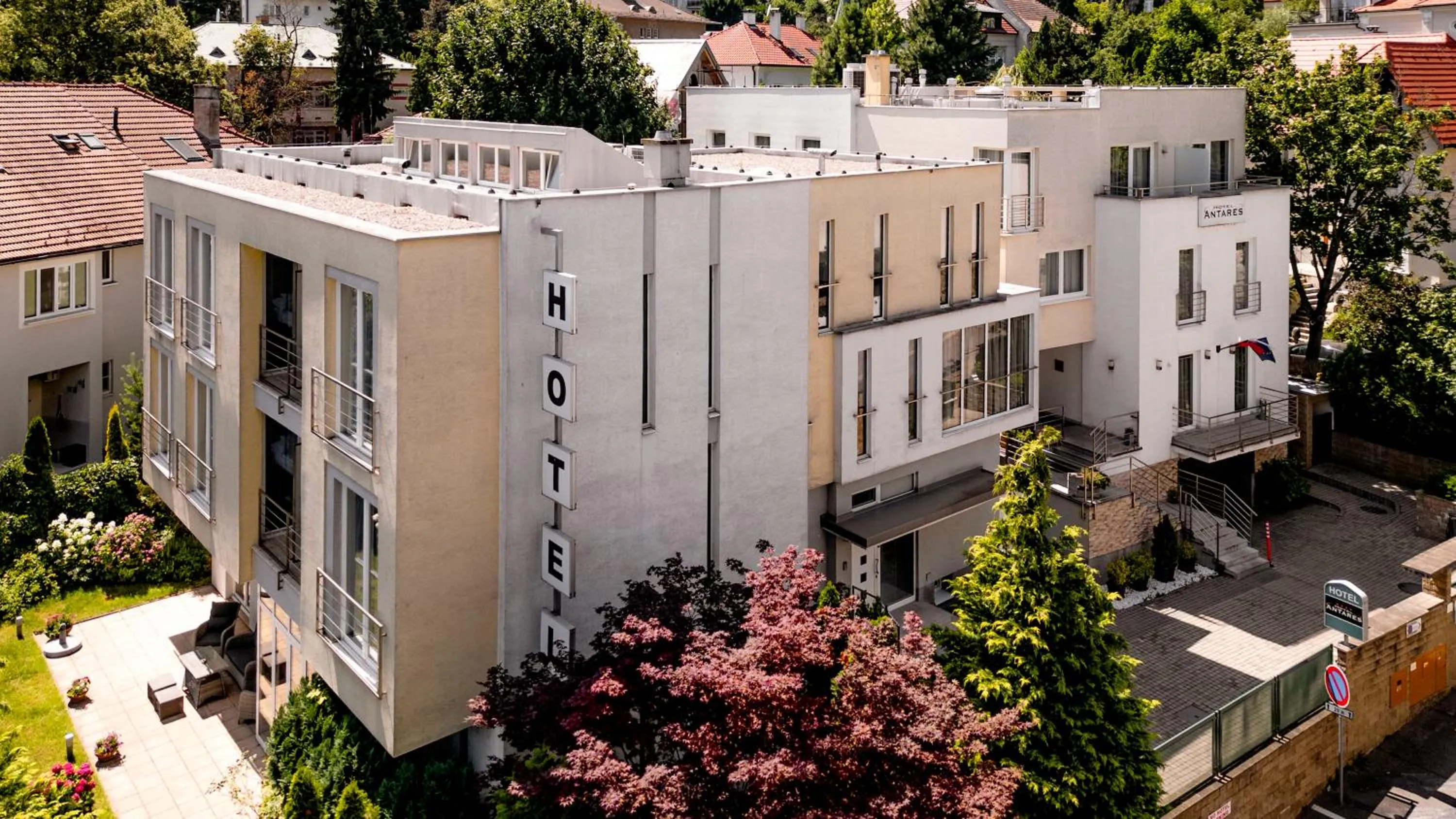 Property building in Hotel ANTARES