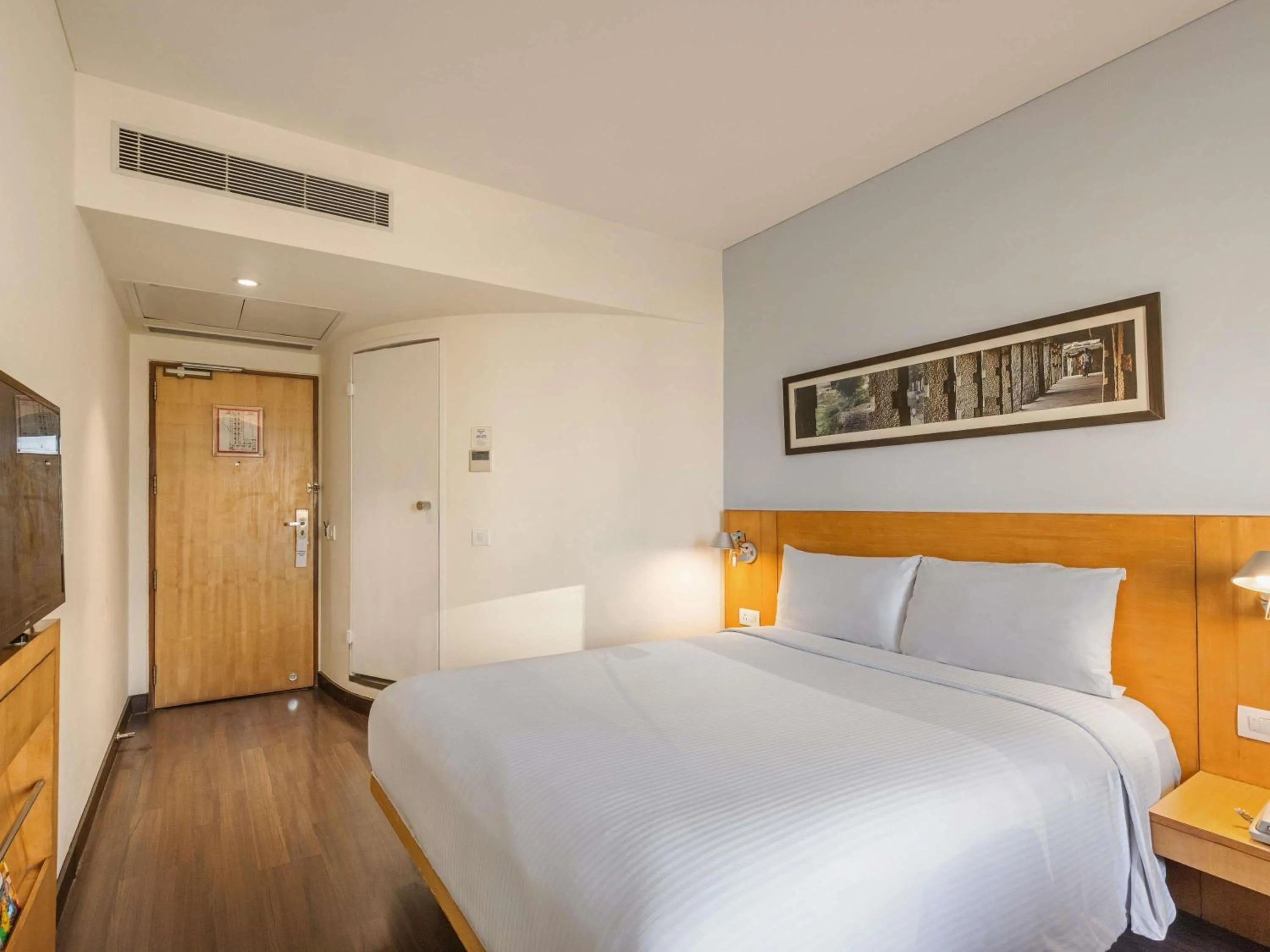Bedroom, Bed in ibis Gurgaon Golf Course Road - An Accor Brand