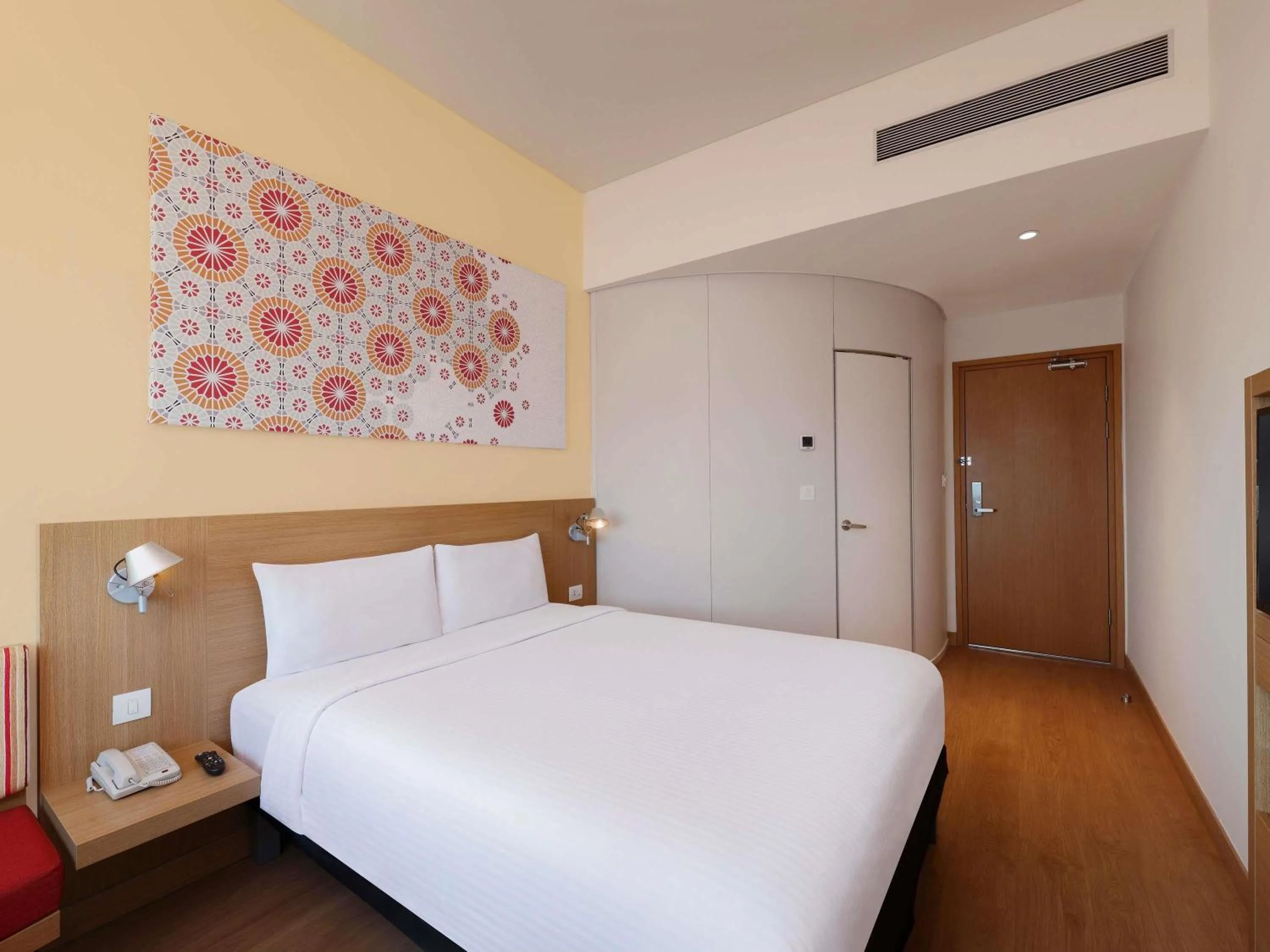 Bedroom, Bed in ibis Gurgaon Golf Course Road - An Accor Brand