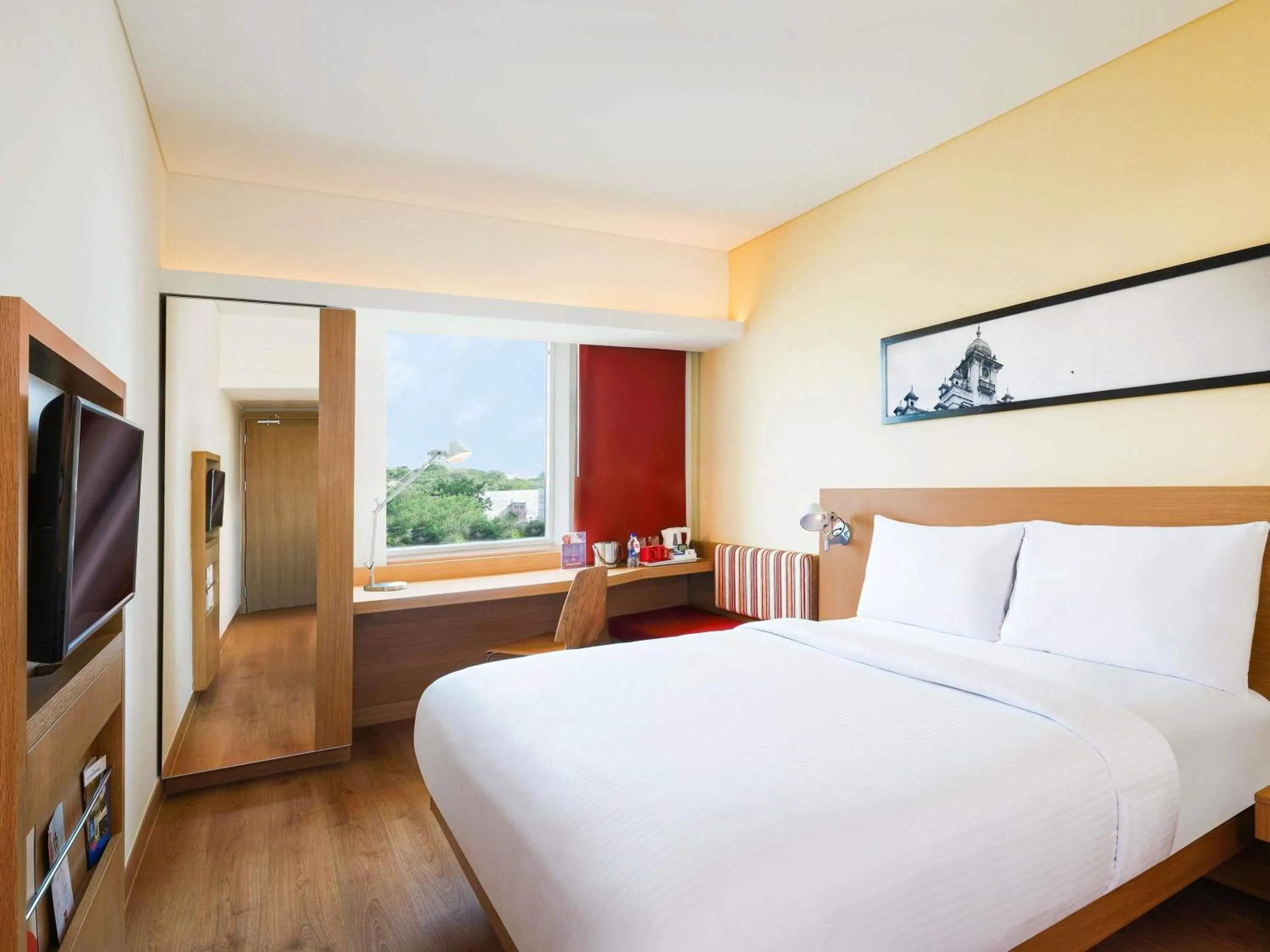 Bedroom, Bed in ibis Gurgaon Golf Course Road - An Accor Brand