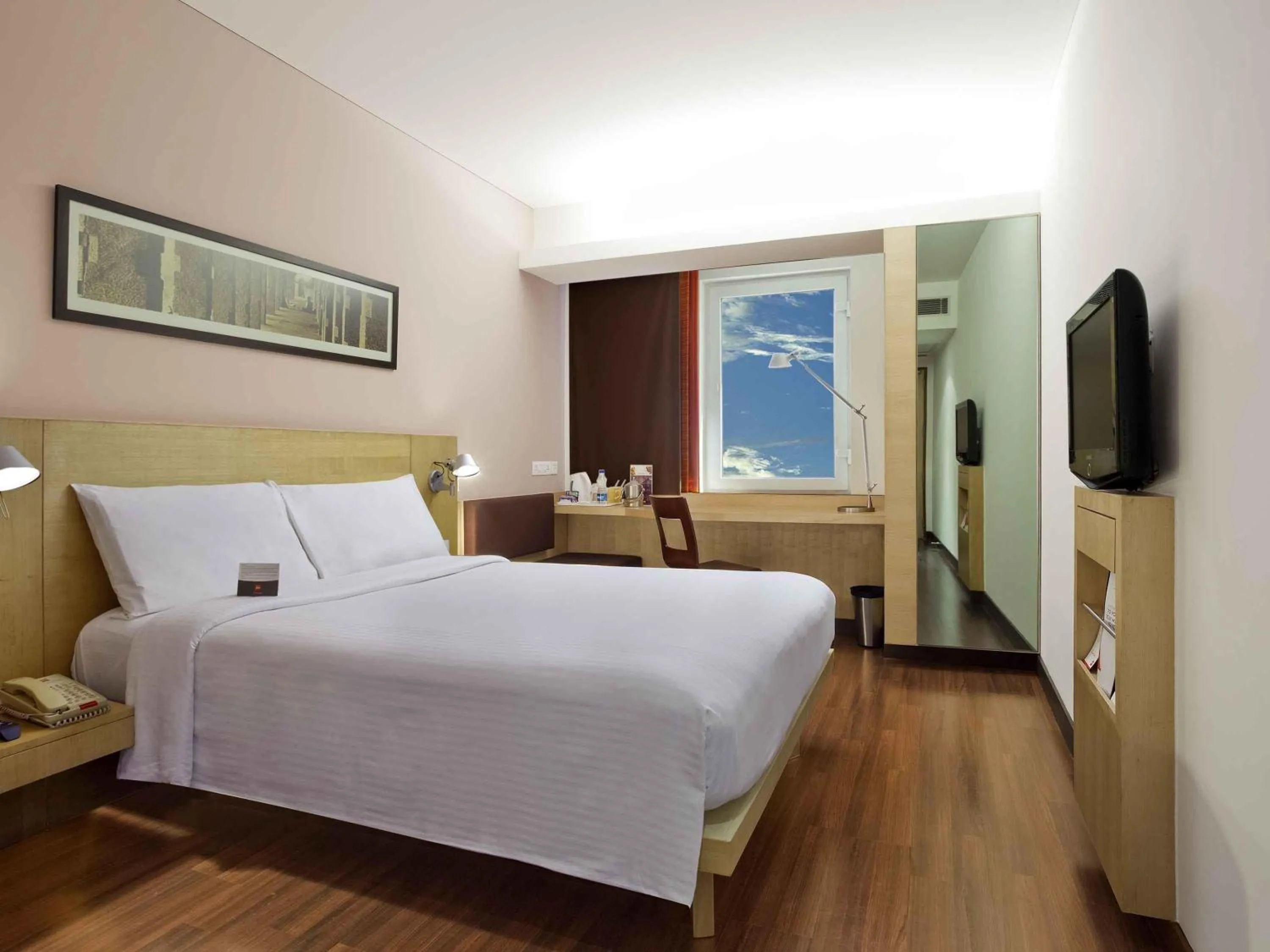 Bedroom, Bed in ibis Gurgaon Golf Course Road - An Accor Brand