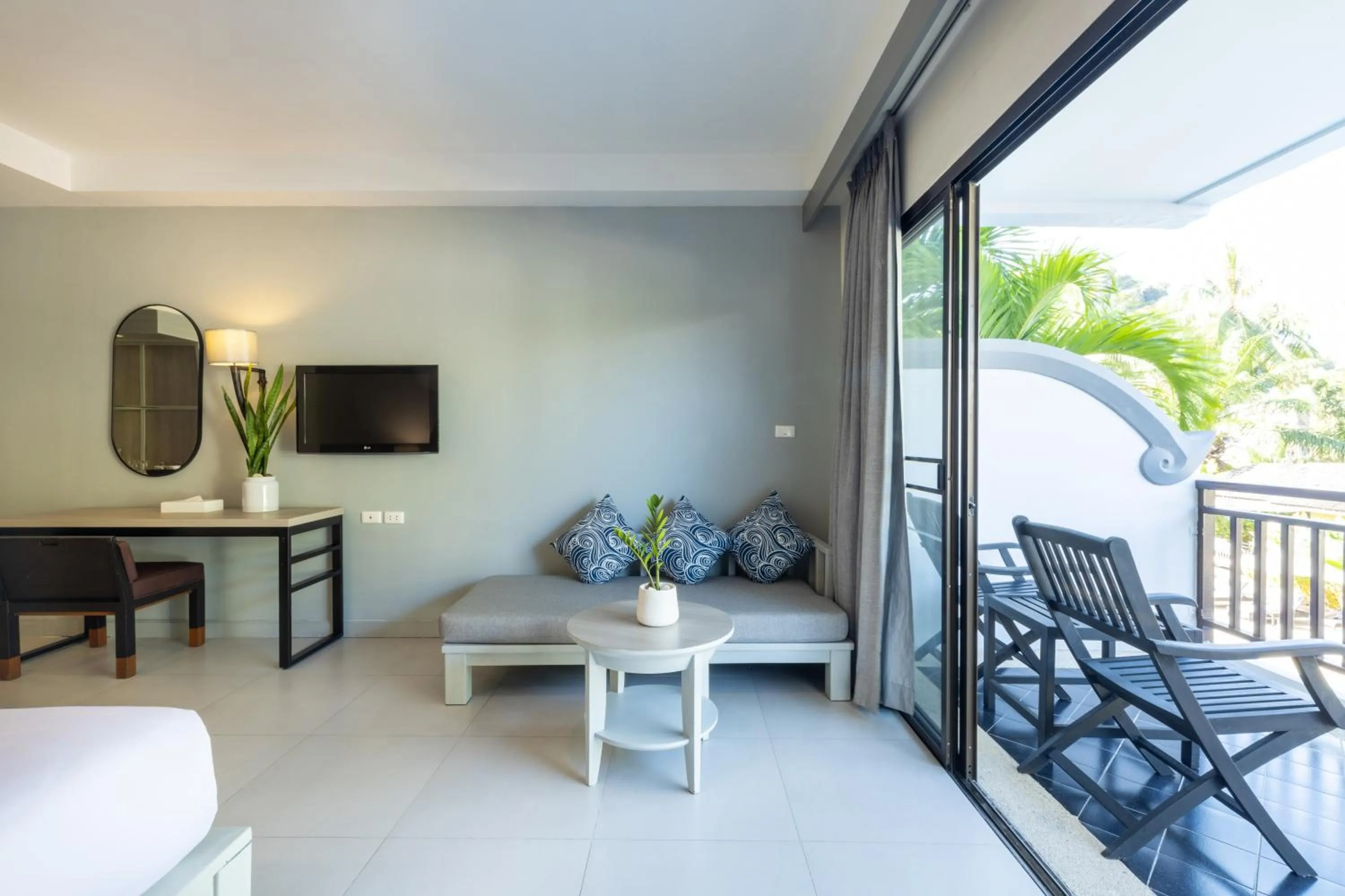 TV and multimedia in Krabi La Playa Resort