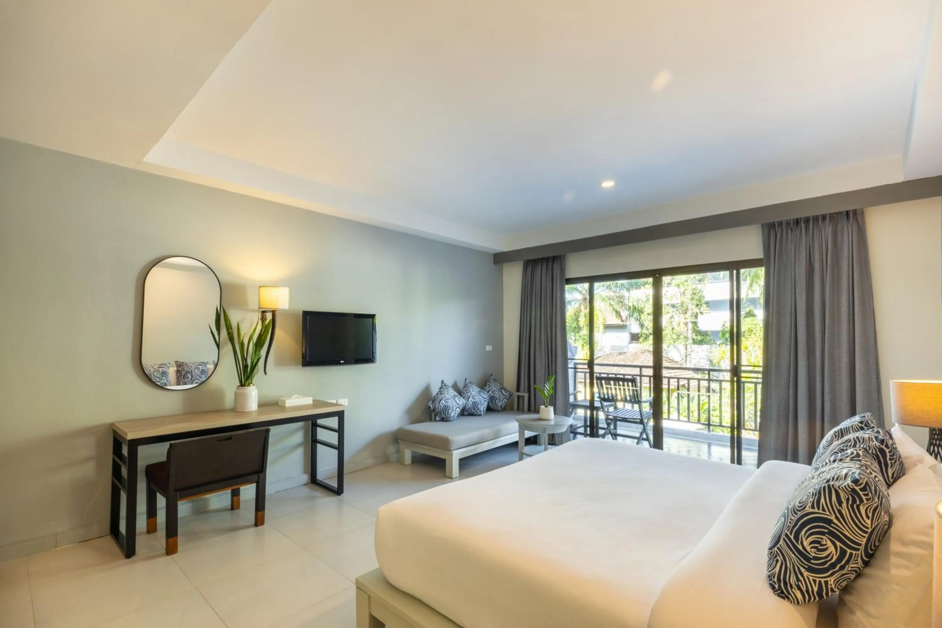 Bed in Krabi La Playa Resort