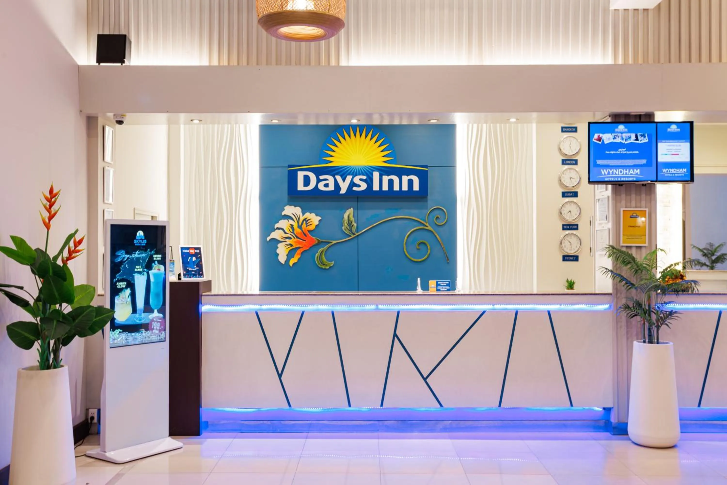 Lobby or reception in Days Inn by Wyndham Patong Beach