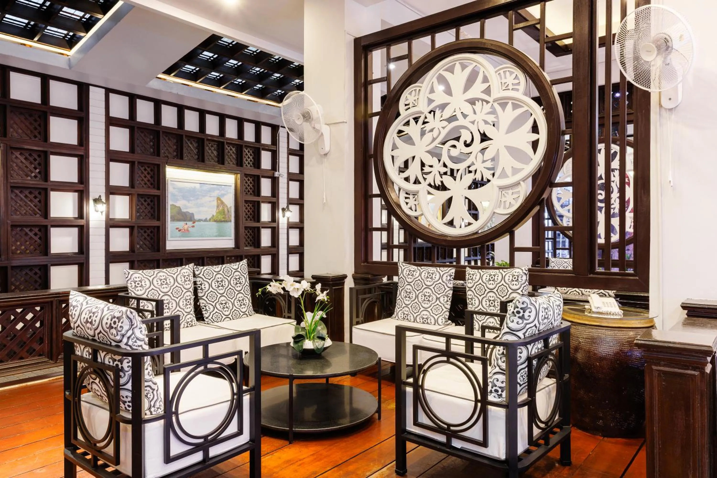 Lobby or reception in Days Inn by Wyndham Patong Beach