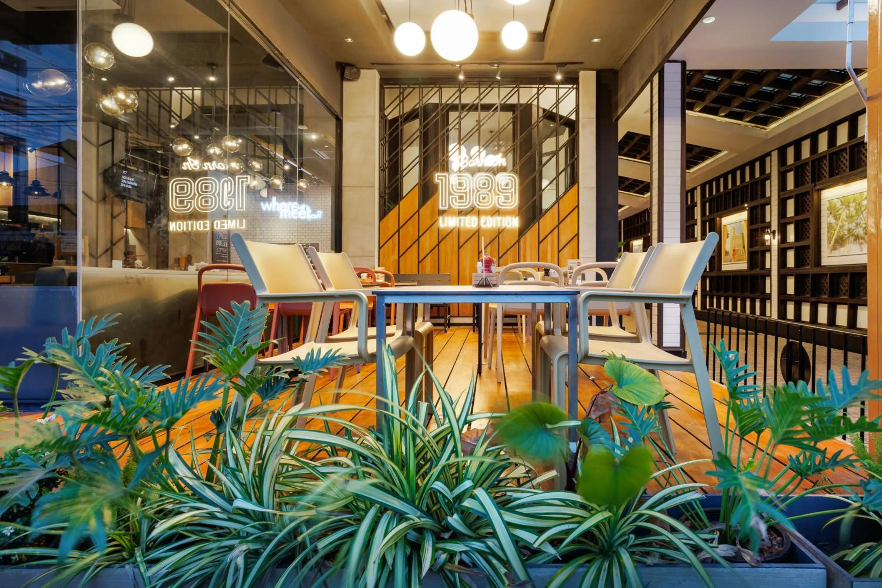 Restaurant/places to eat in Days Inn by Wyndham Patong Beach