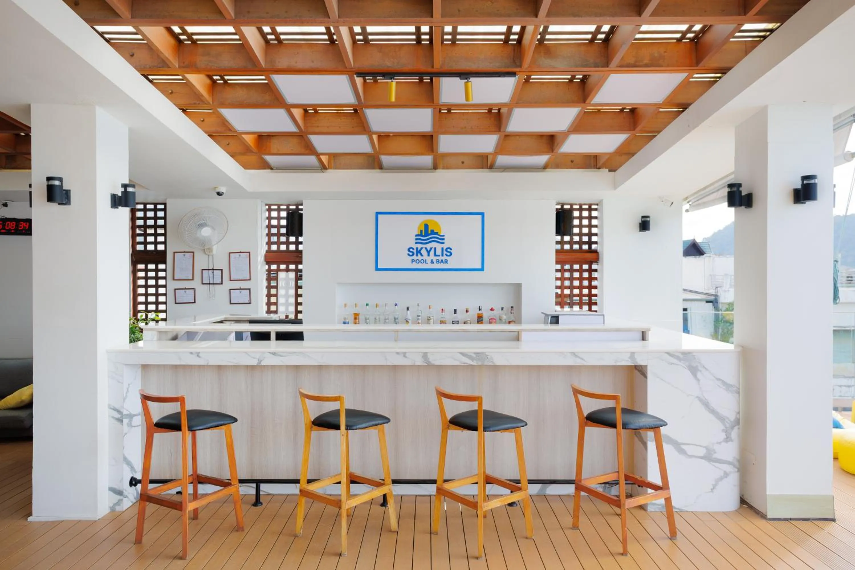 Lounge or bar in Days Inn by Wyndham Patong Beach