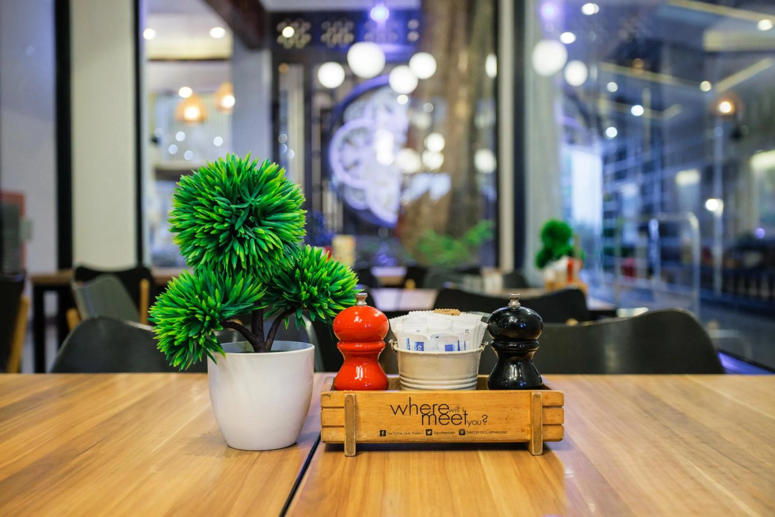 Restaurant/places to eat in Days Inn by Wyndham Patong Beach