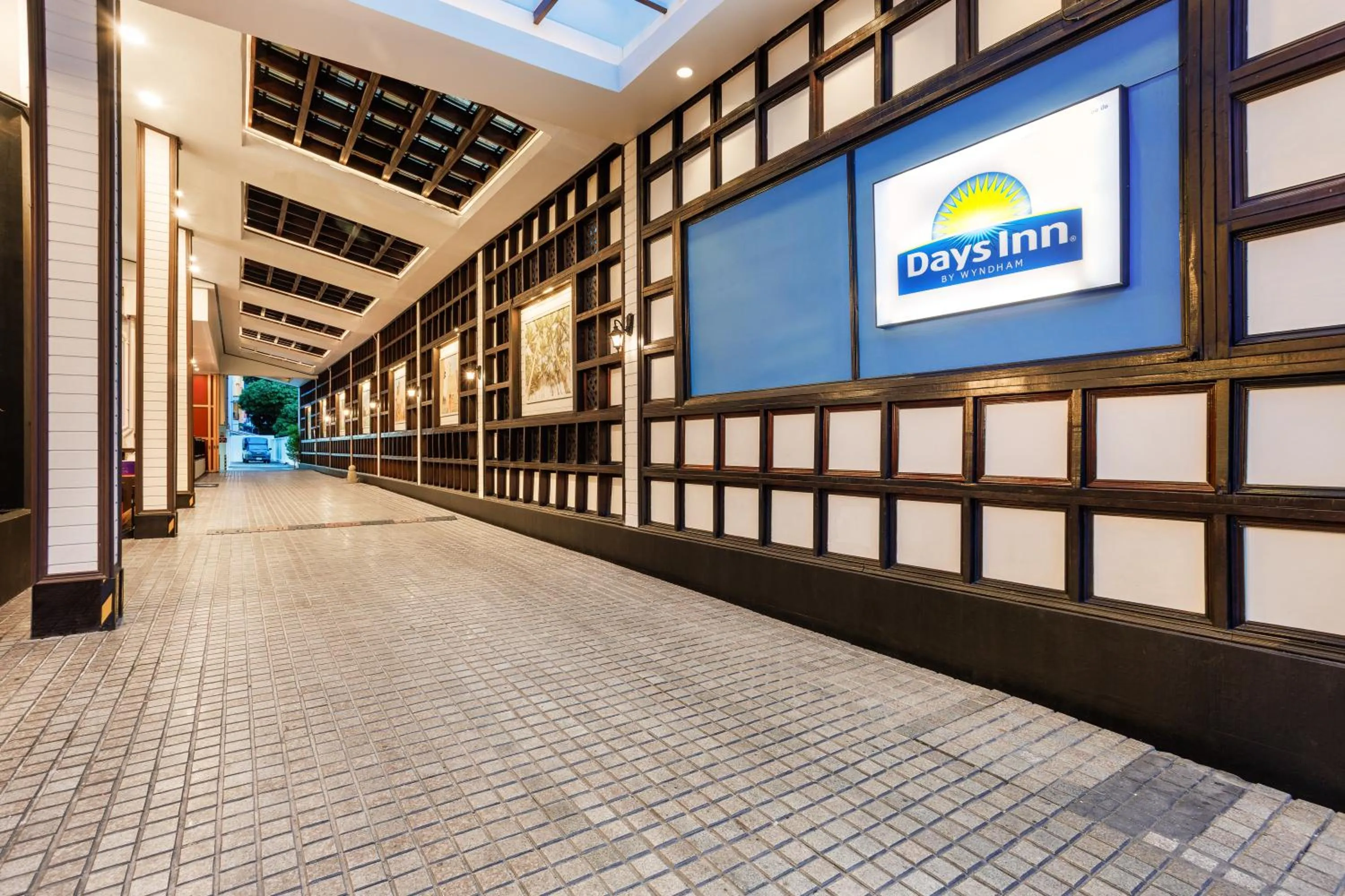 Facade/entrance in Days Inn by Wyndham Patong Beach