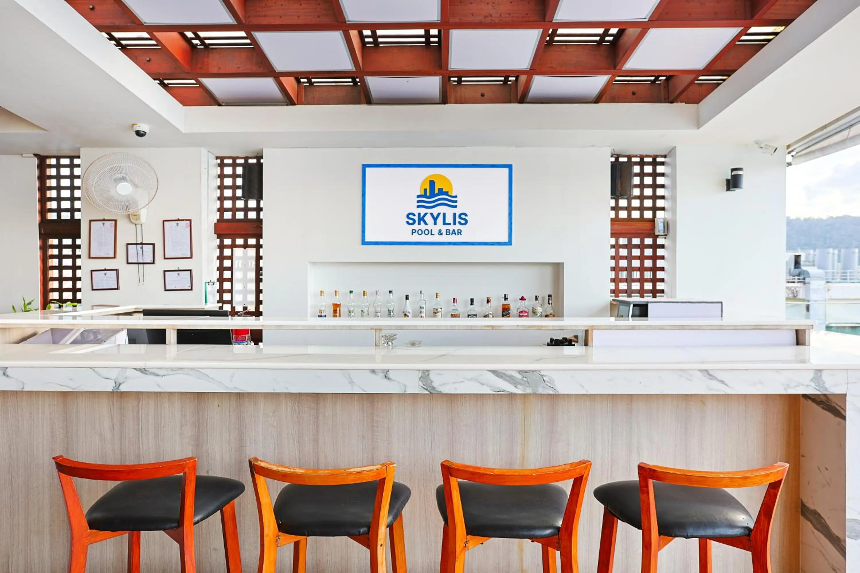Lounge or bar in Days Inn by Wyndham Patong Beach