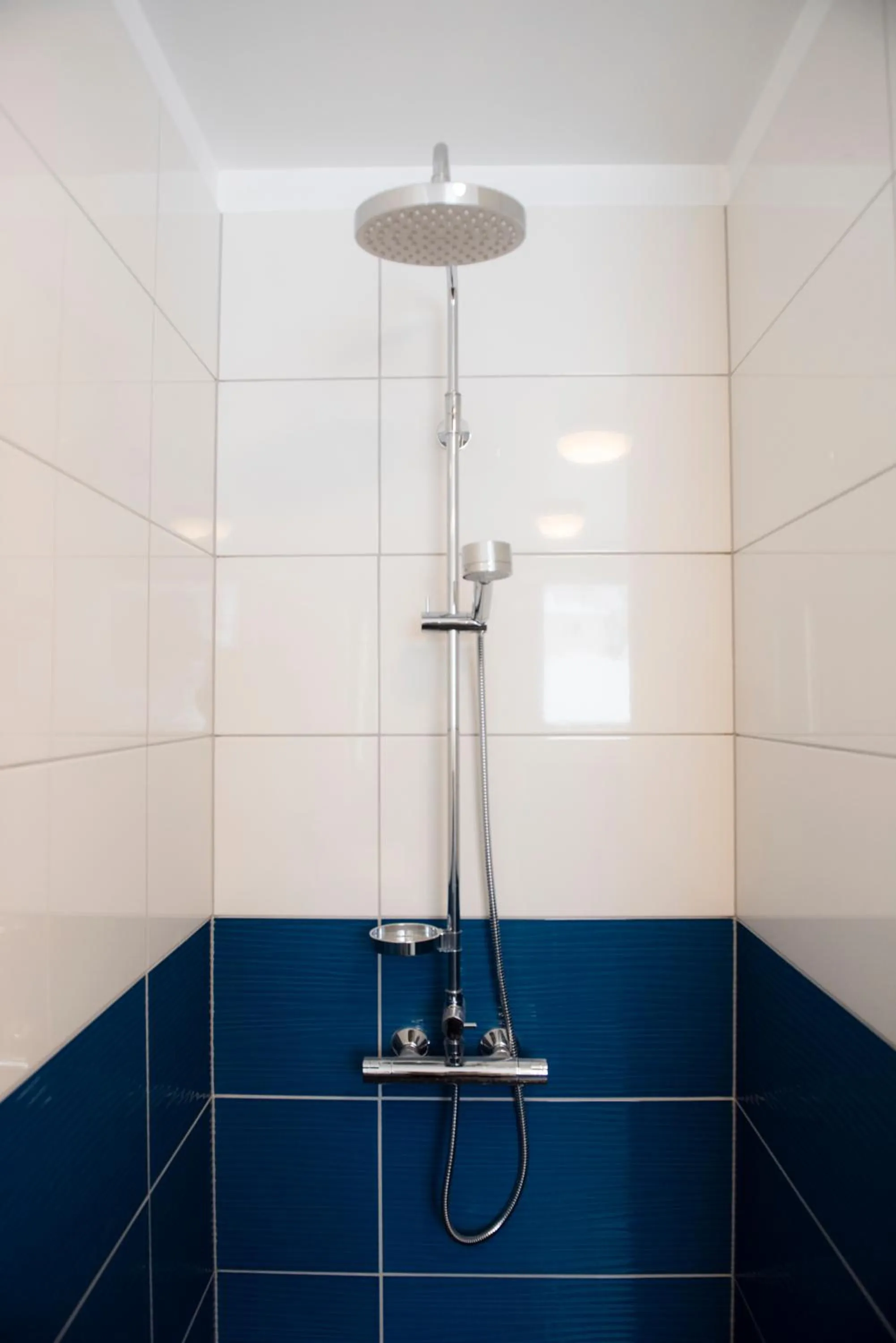 Shower in Media Luna Guesthouse