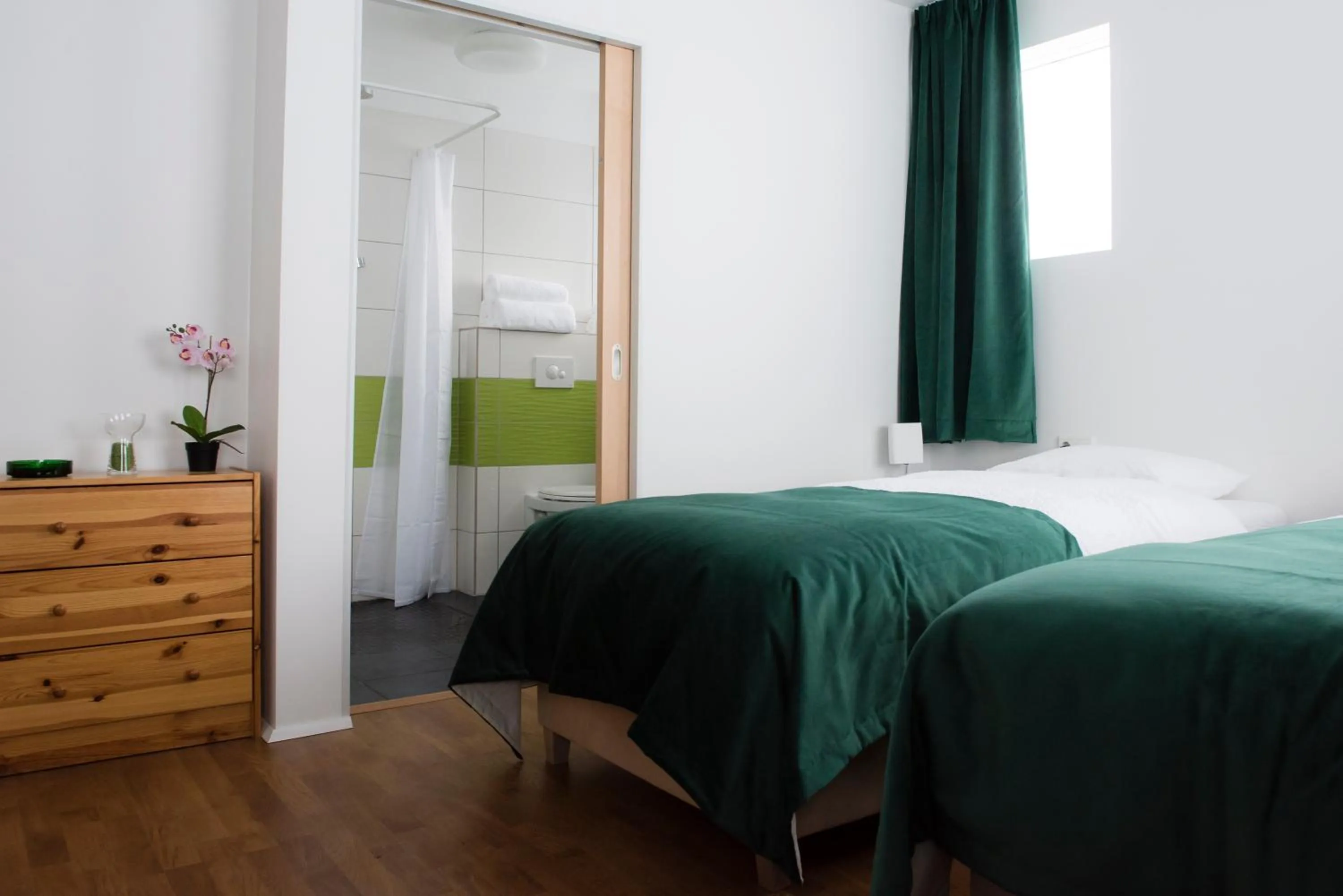 Bathroom, Bed in Media Luna Guesthouse