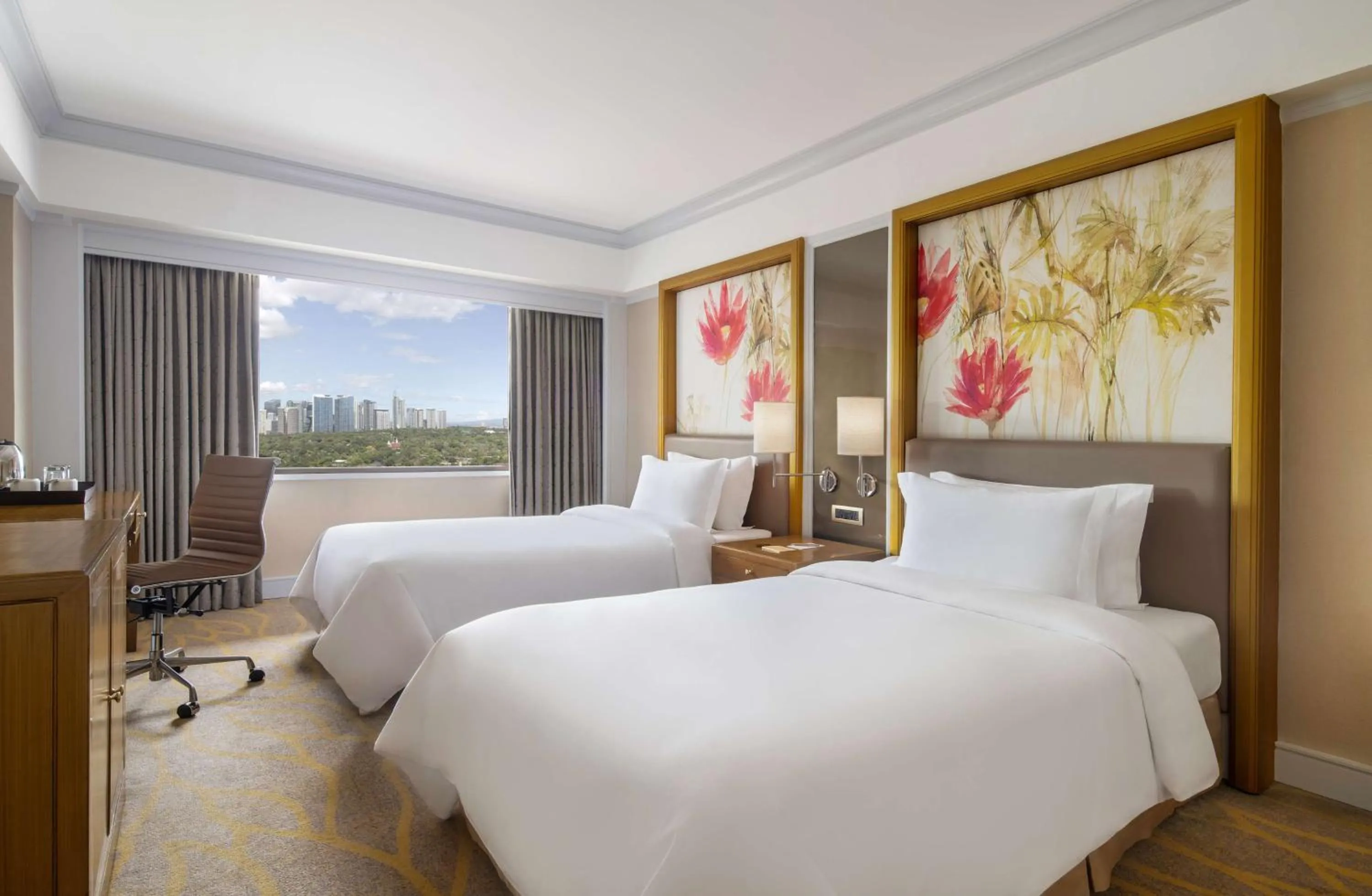 Bedroom, Bed in Dusit Thani Manila