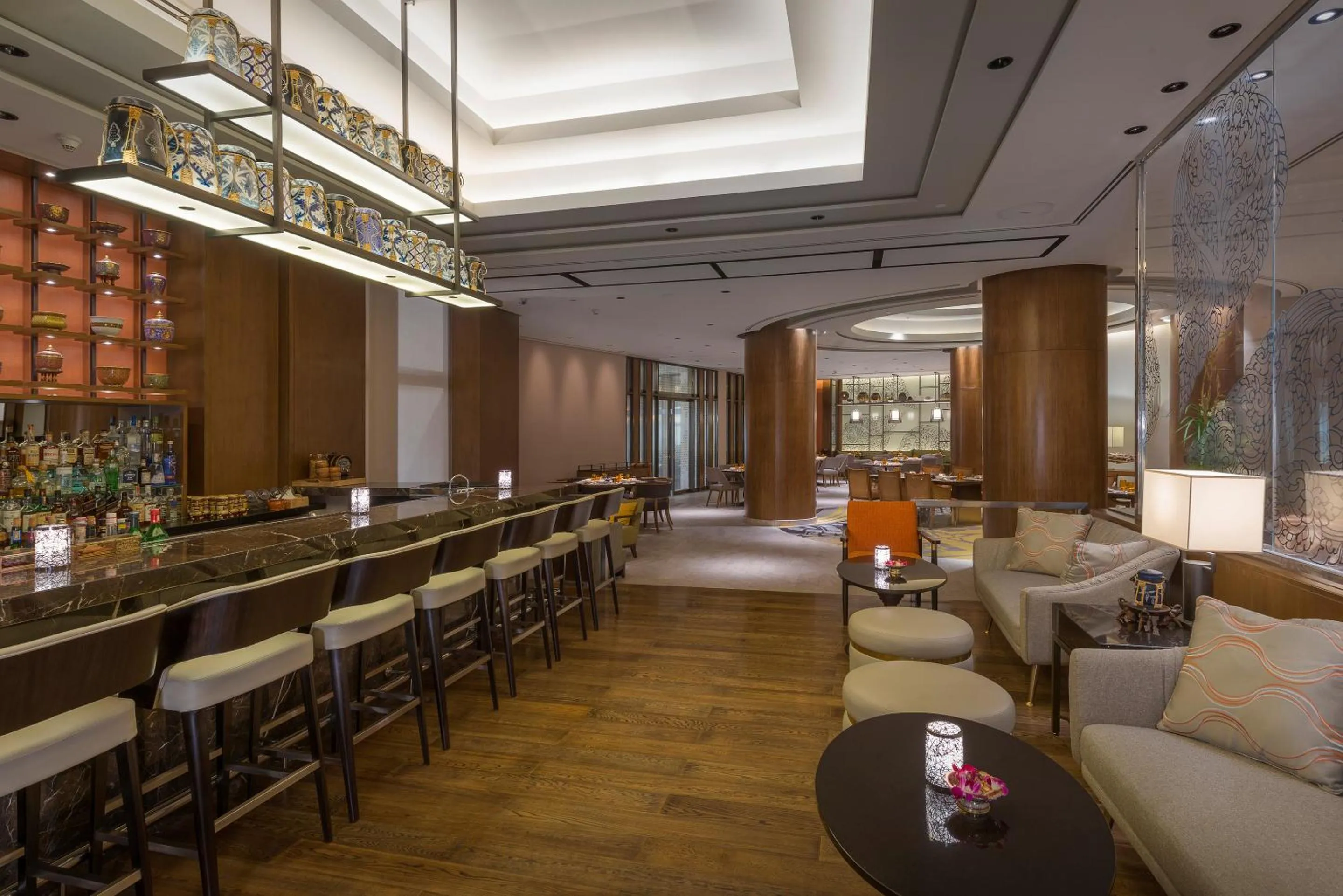 Lounge or bar in Dusit Thani Manila