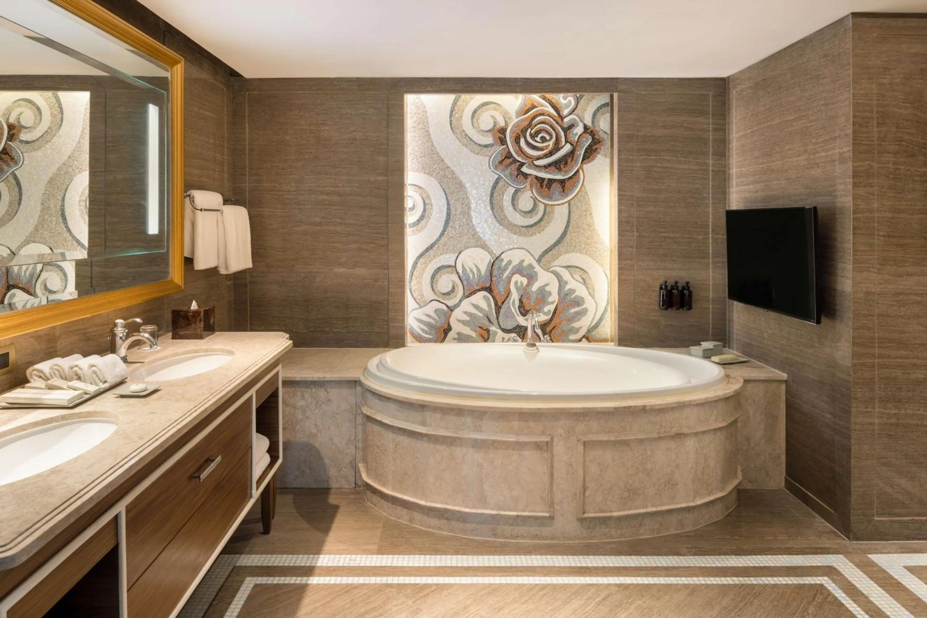 Bathroom in Dusit Thani Manila