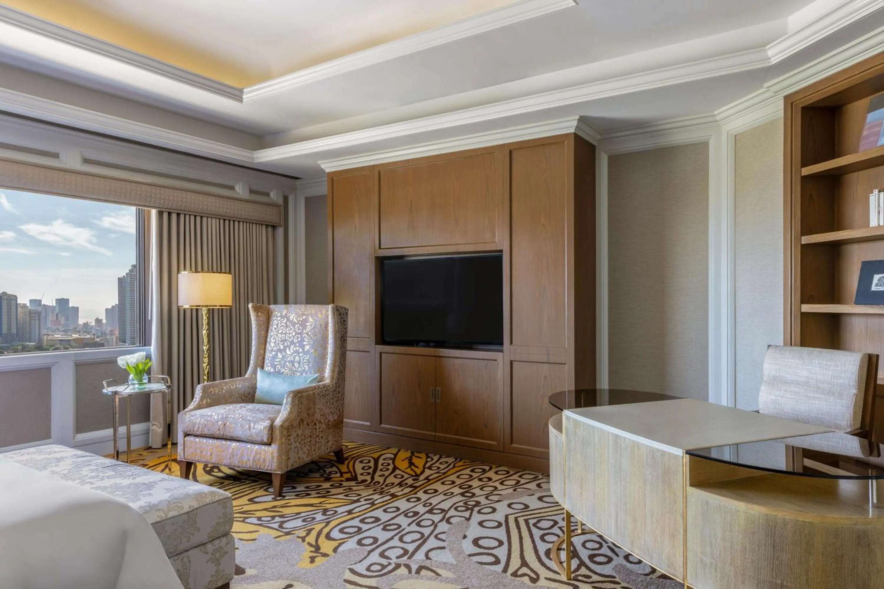 Photo of the whole room, Bed in Dusit Thani Manila