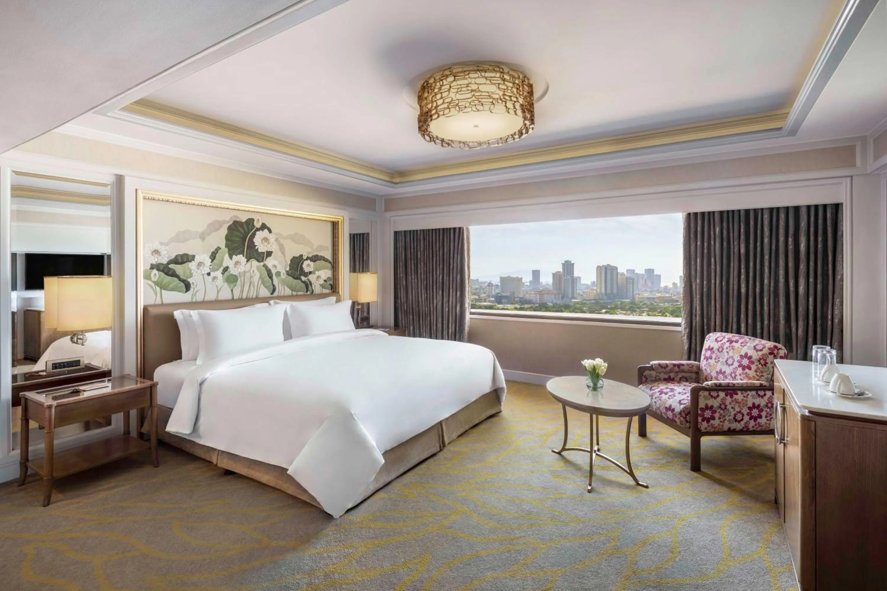 Photo of the whole room, Bed in Dusit Thani Manila