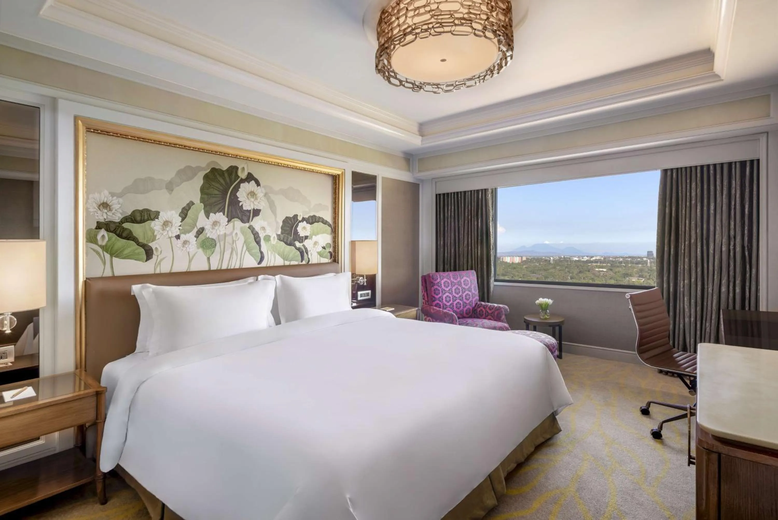 Bedroom, Bed in Dusit Thani Manila