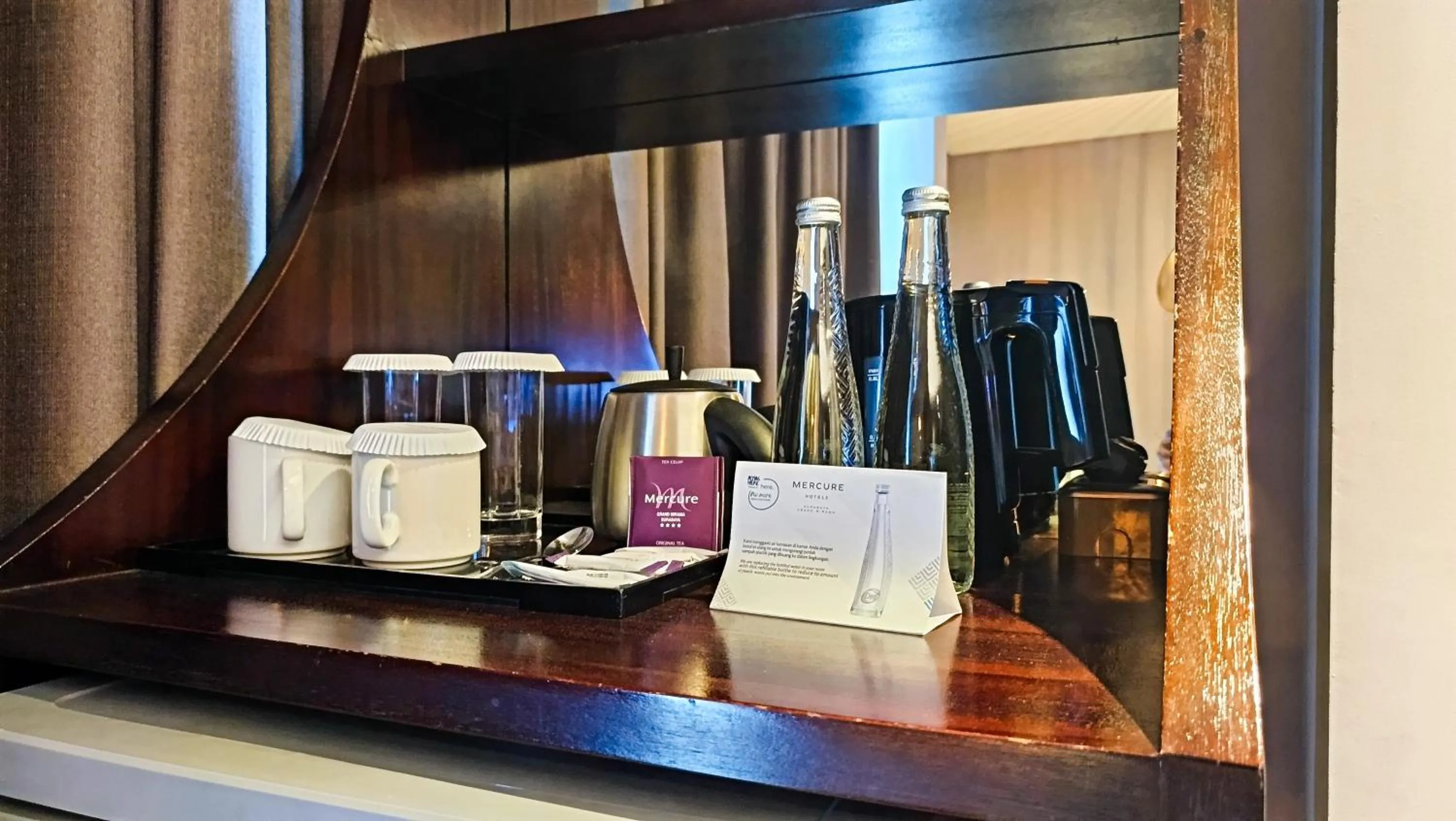 Coffee/tea facilities in Mercure Surabaya Grand Mirama