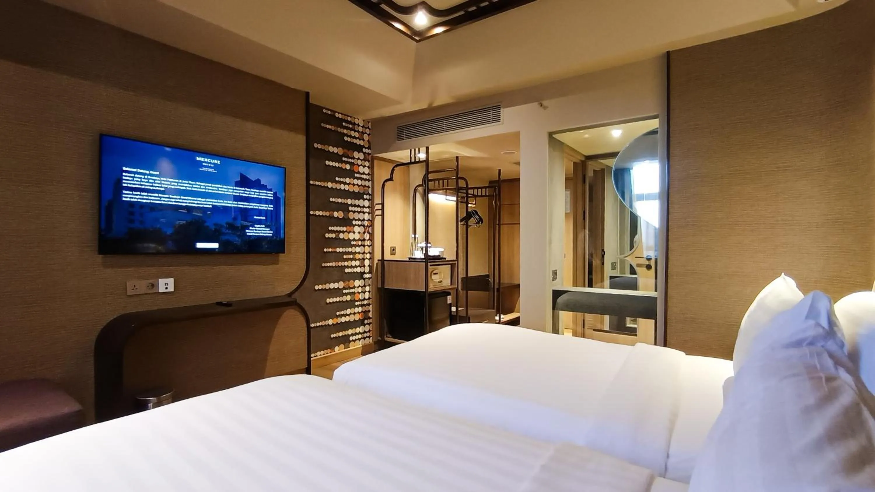 TV and multimedia, Bed in Mercure Surabaya Grand Mirama