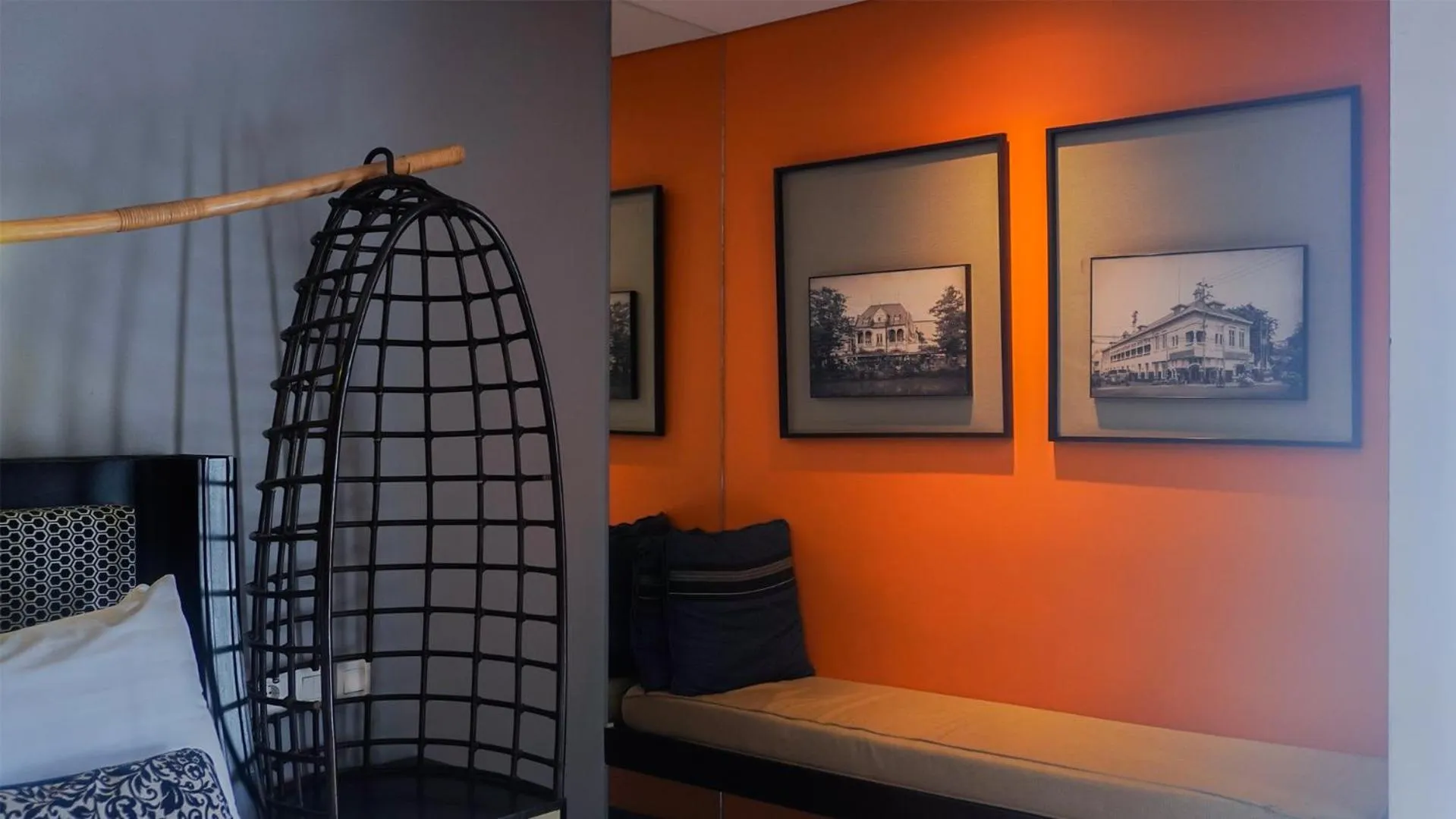 Seating area, Bed in Mercure Surabaya Grand Mirama