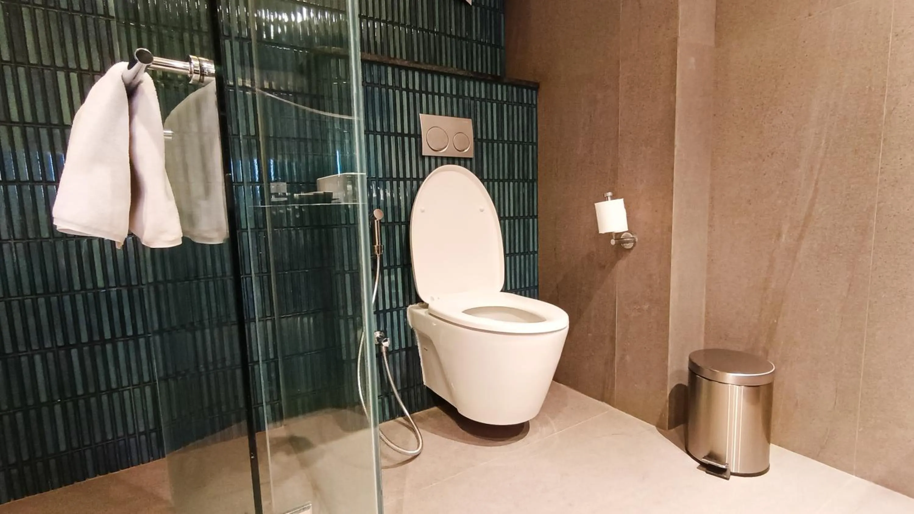 Toilet in Mercure Surabaya Grand Mirama