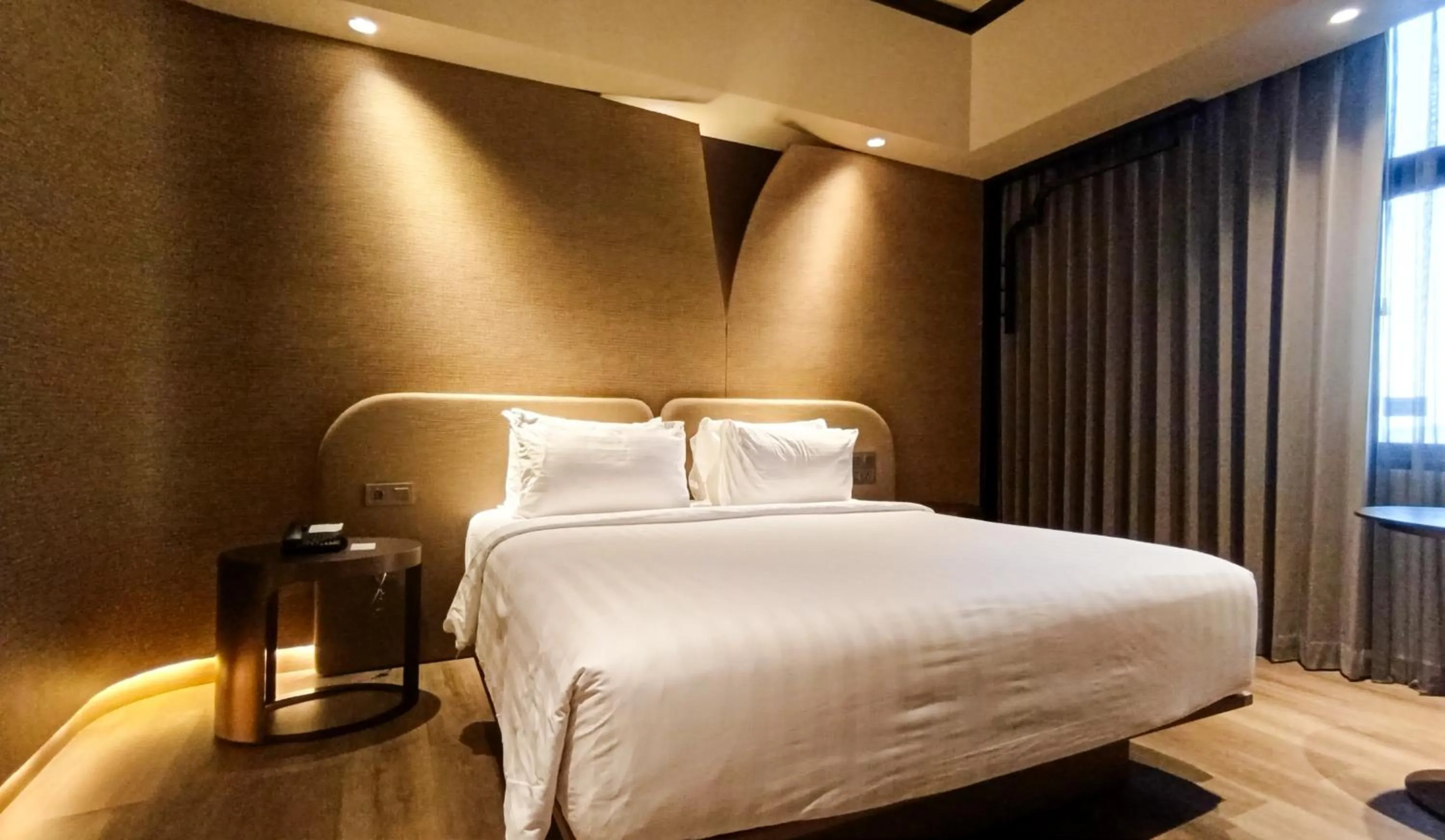 Bed in Mercure Surabaya Grand Mirama