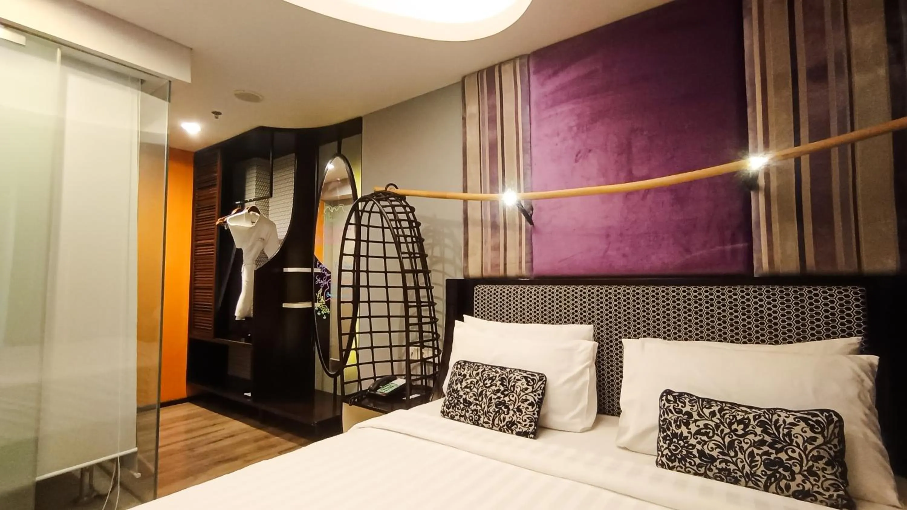 Bed in Mercure Surabaya Grand Mirama