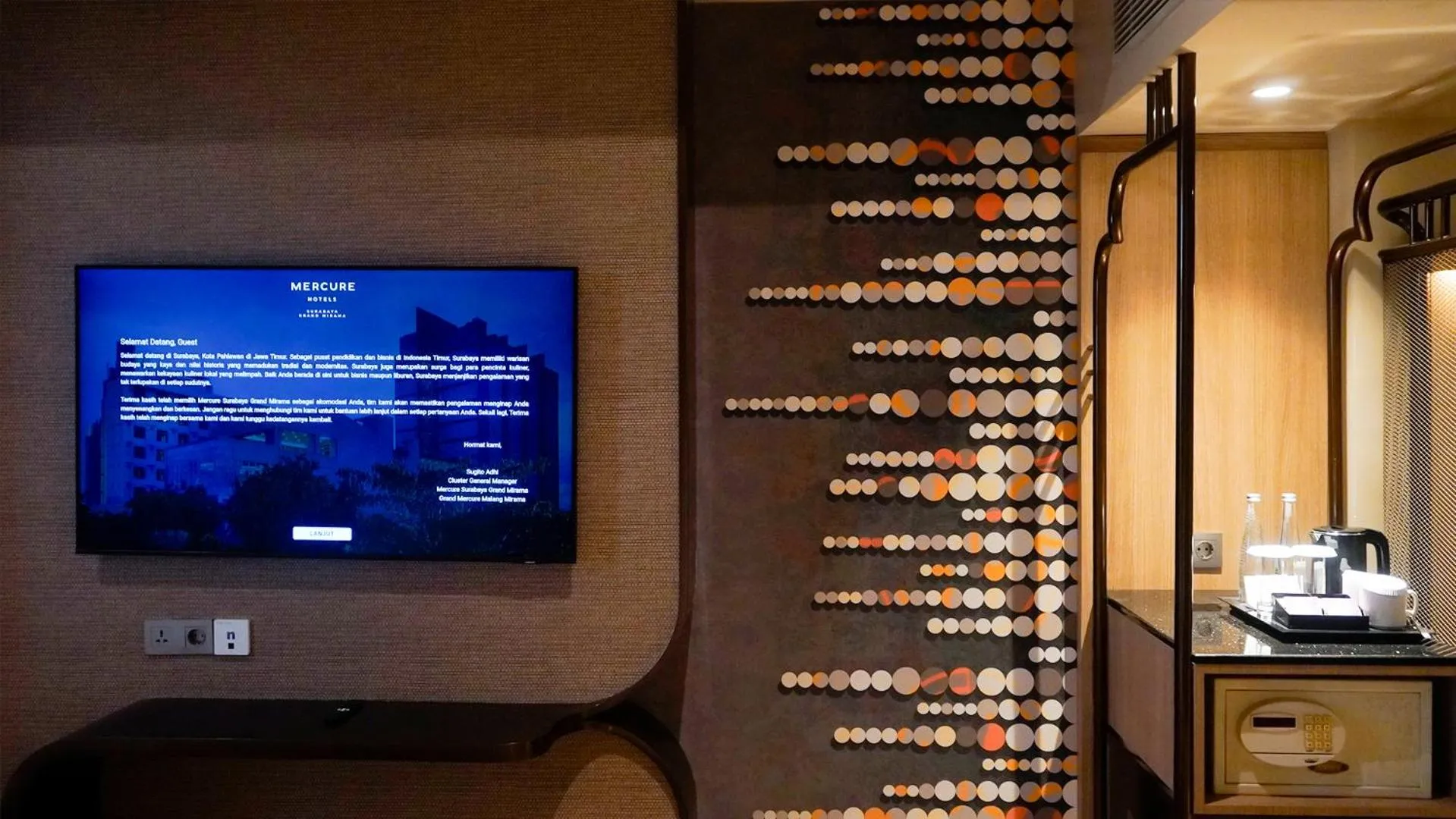 TV and multimedia in Mercure Surabaya Grand Mirama