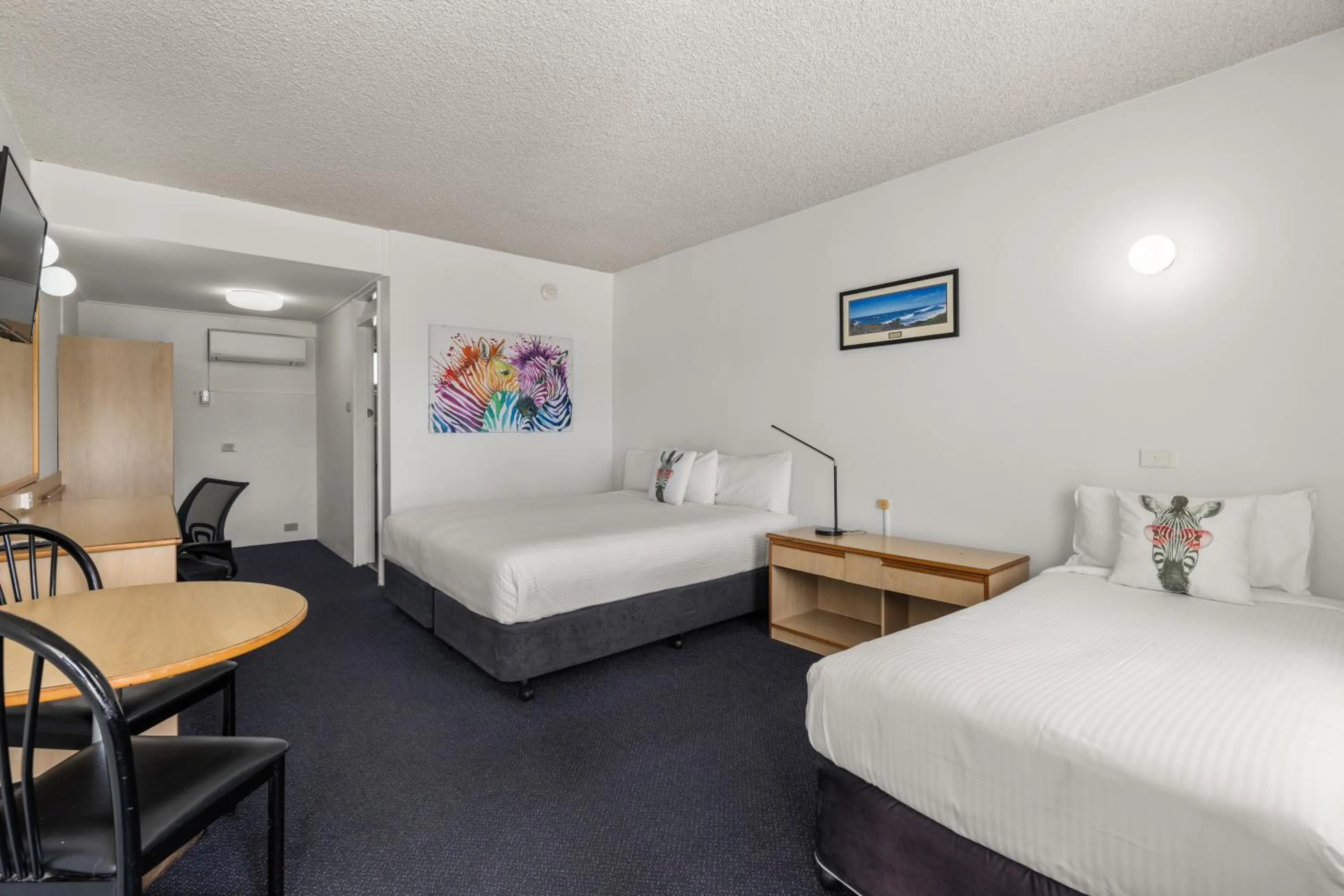 View (from property/room), Bed in Zebra Motel