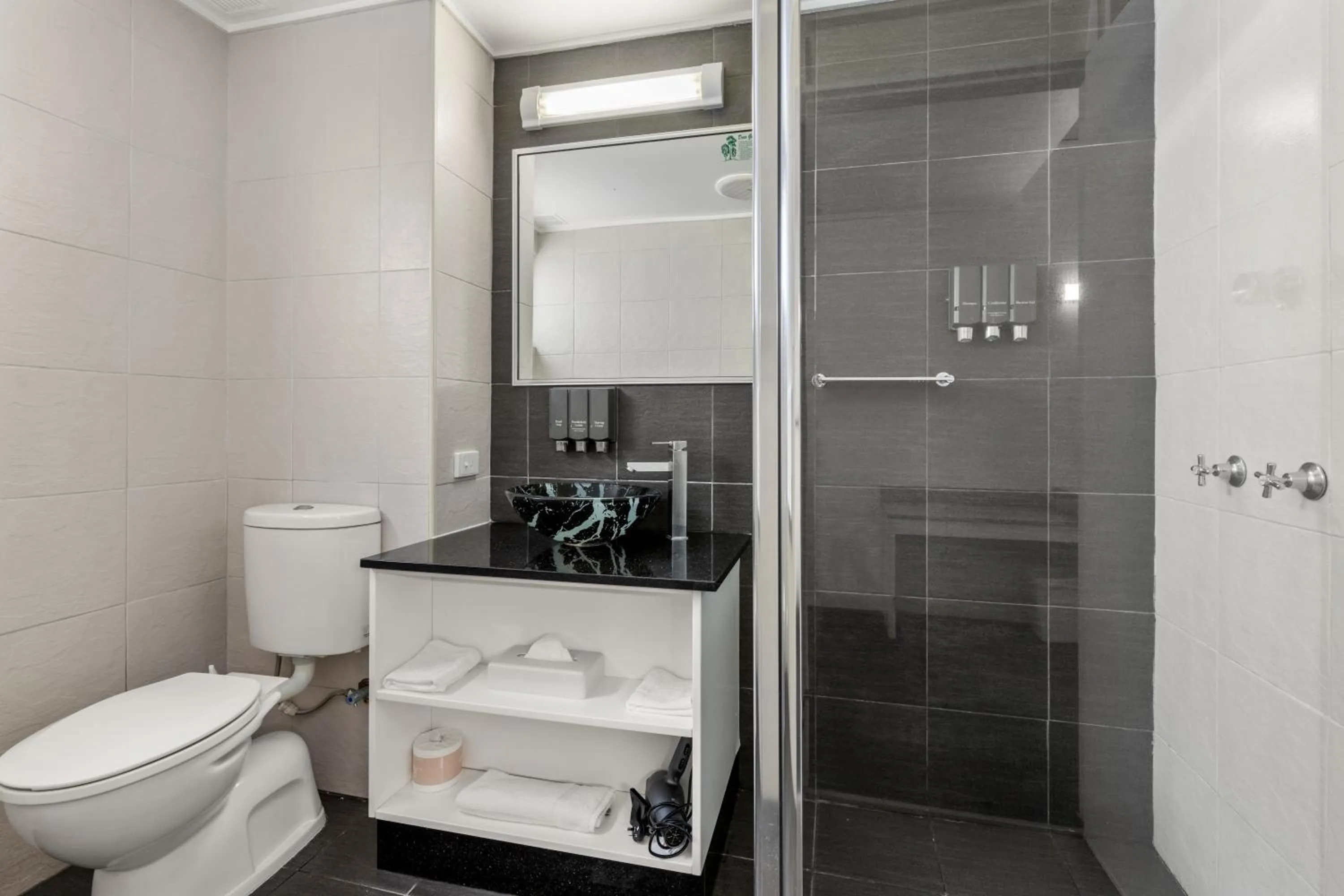 Bathroom in Zebra Motel