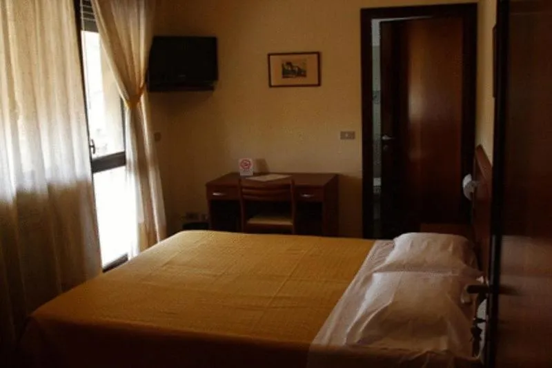 Day, Bed in Hotel Derby