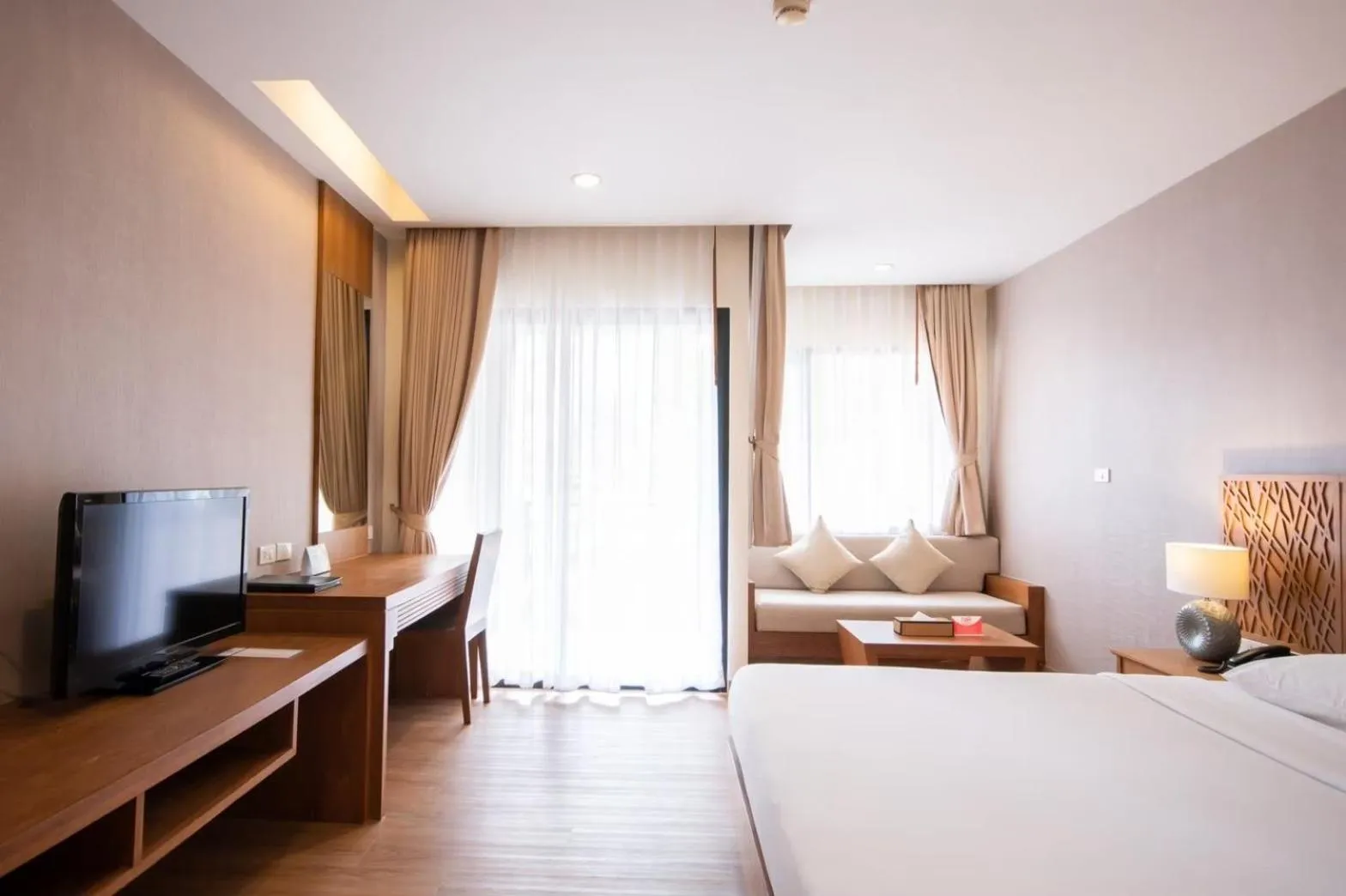 Seating area, Bed in Areca Lodge