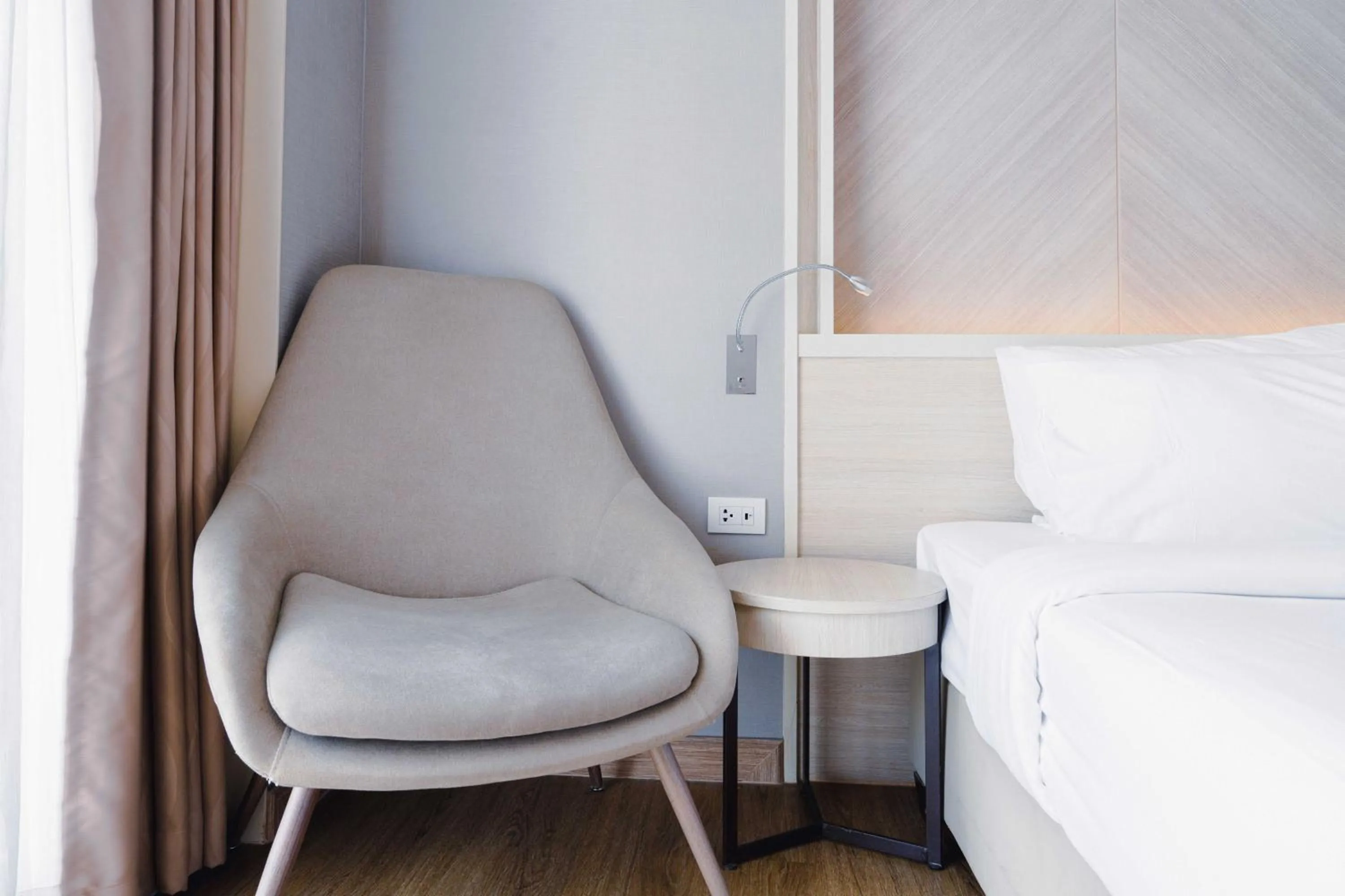 Seating area, Bed in Areca Lodge