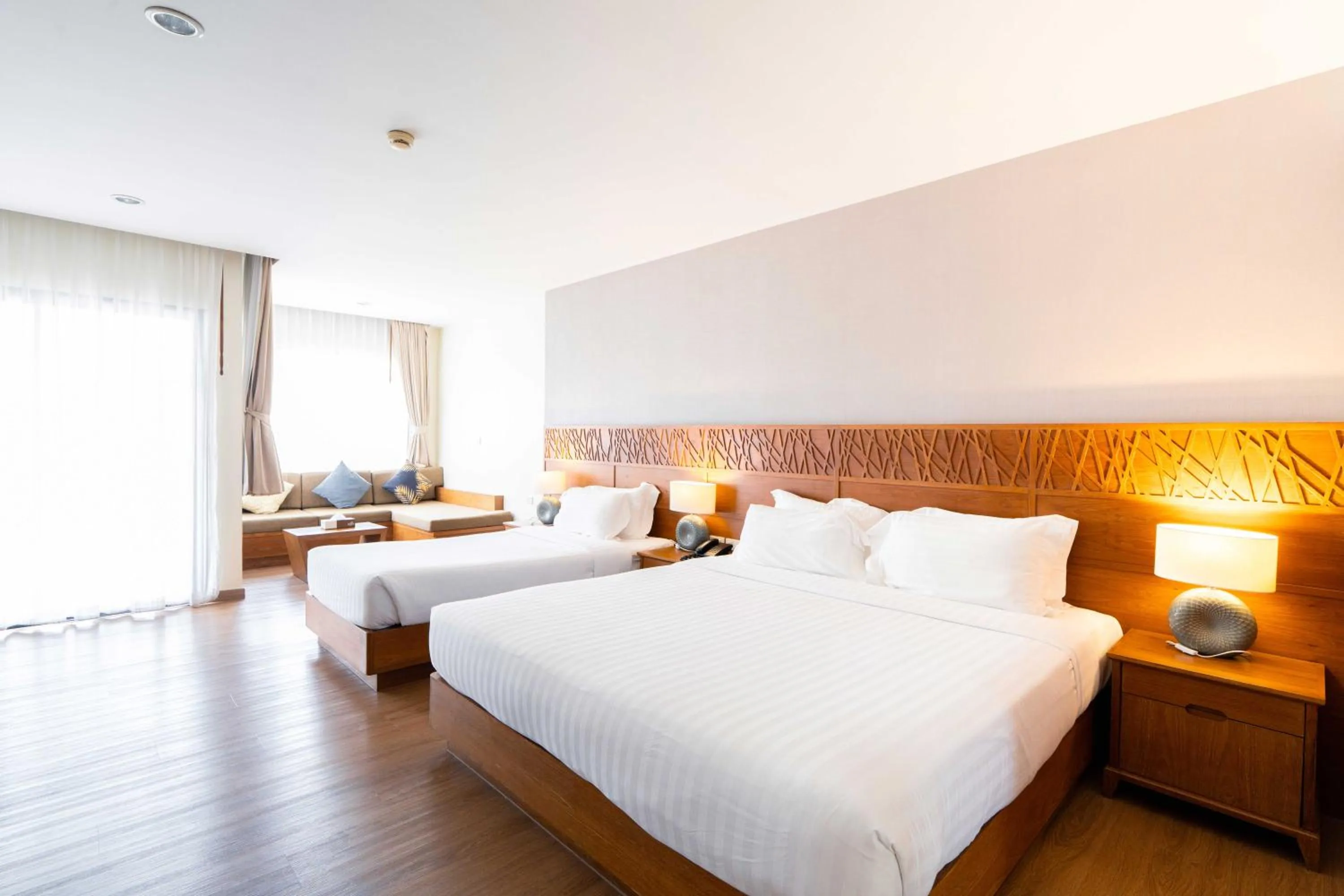 Seating area, Bed in Areca Lodge