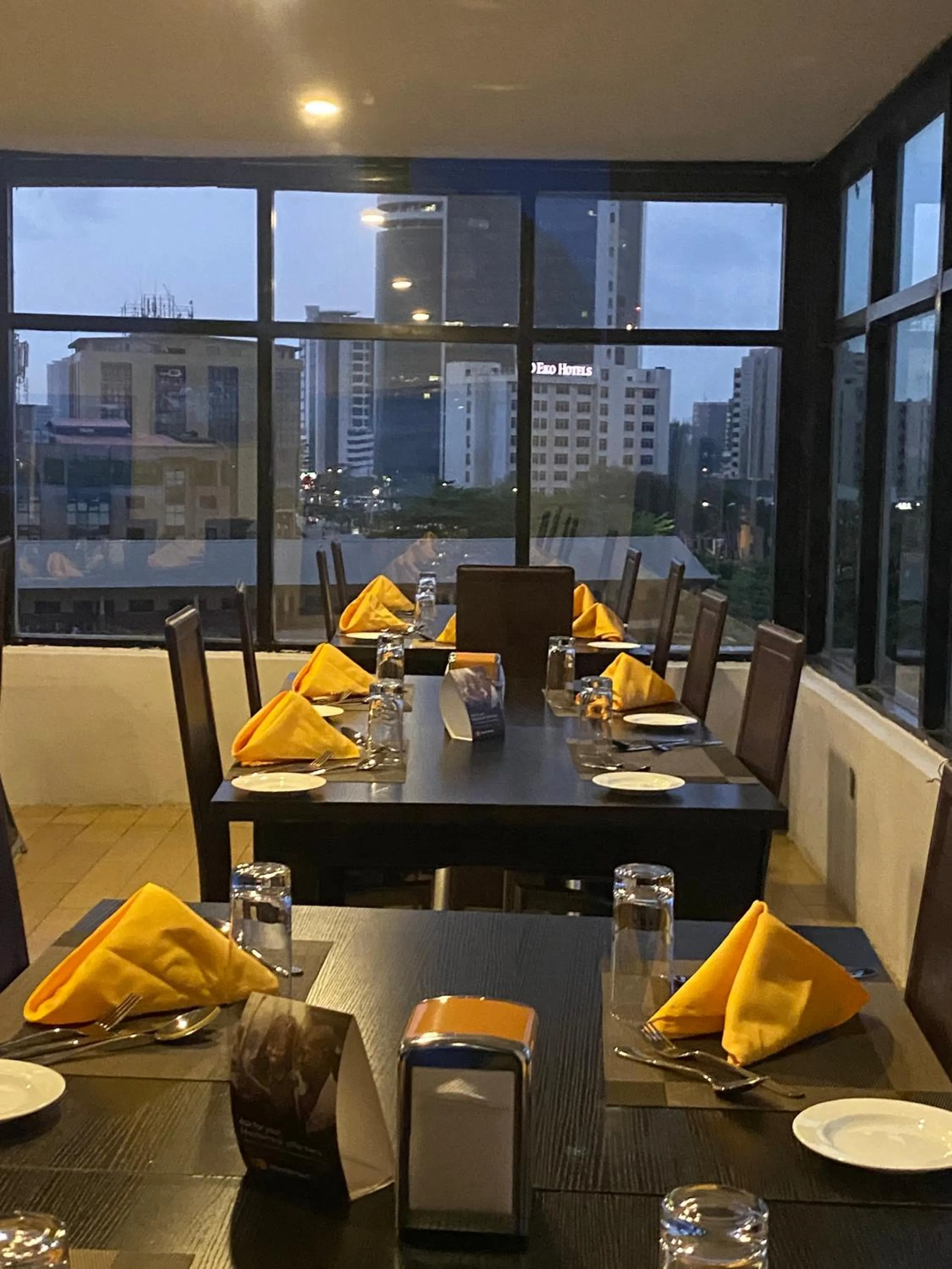 Restaurant/places to eat in Posh Hotel and Suites Victoria Island