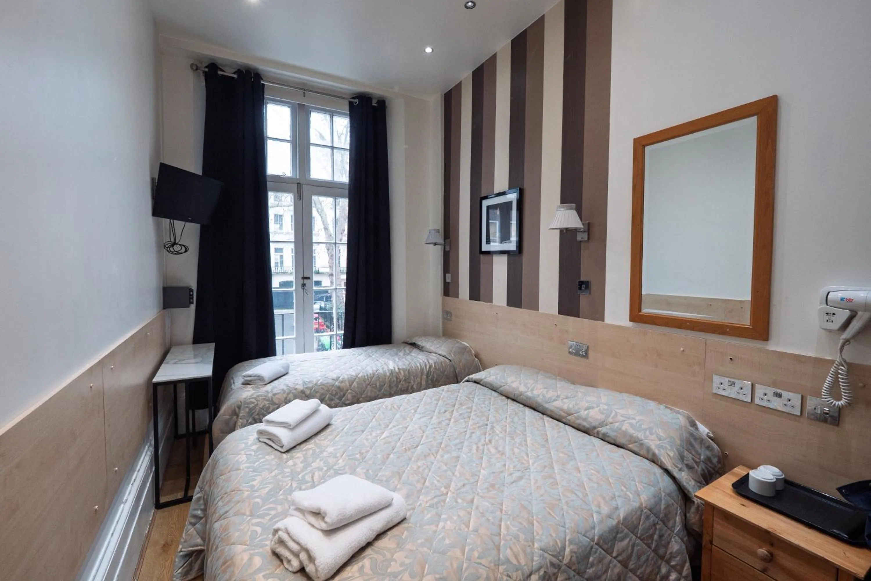 Bedroom, Bed in St George Hotel Paddington