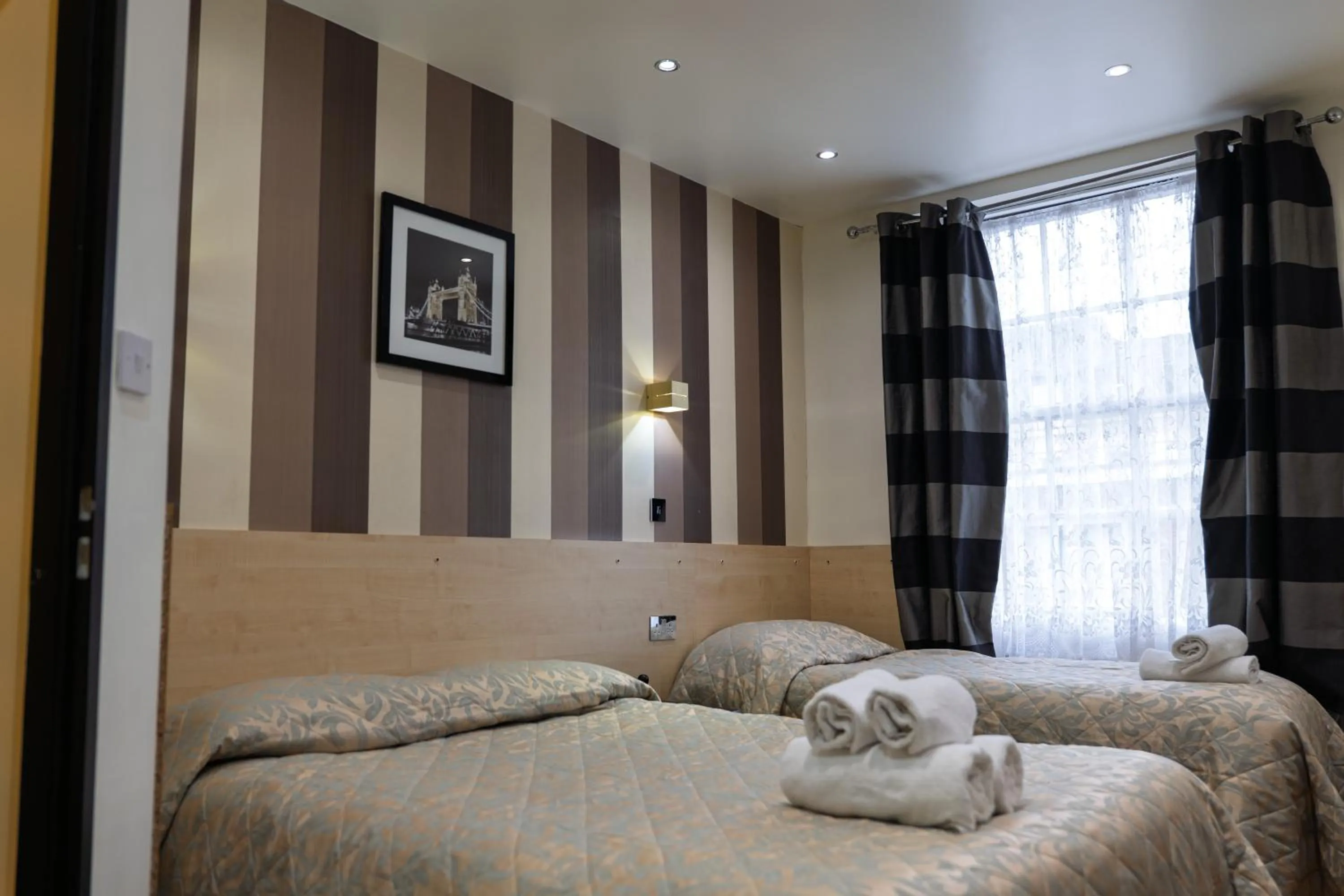 Bedroom, Bed in St George Hotel Paddington