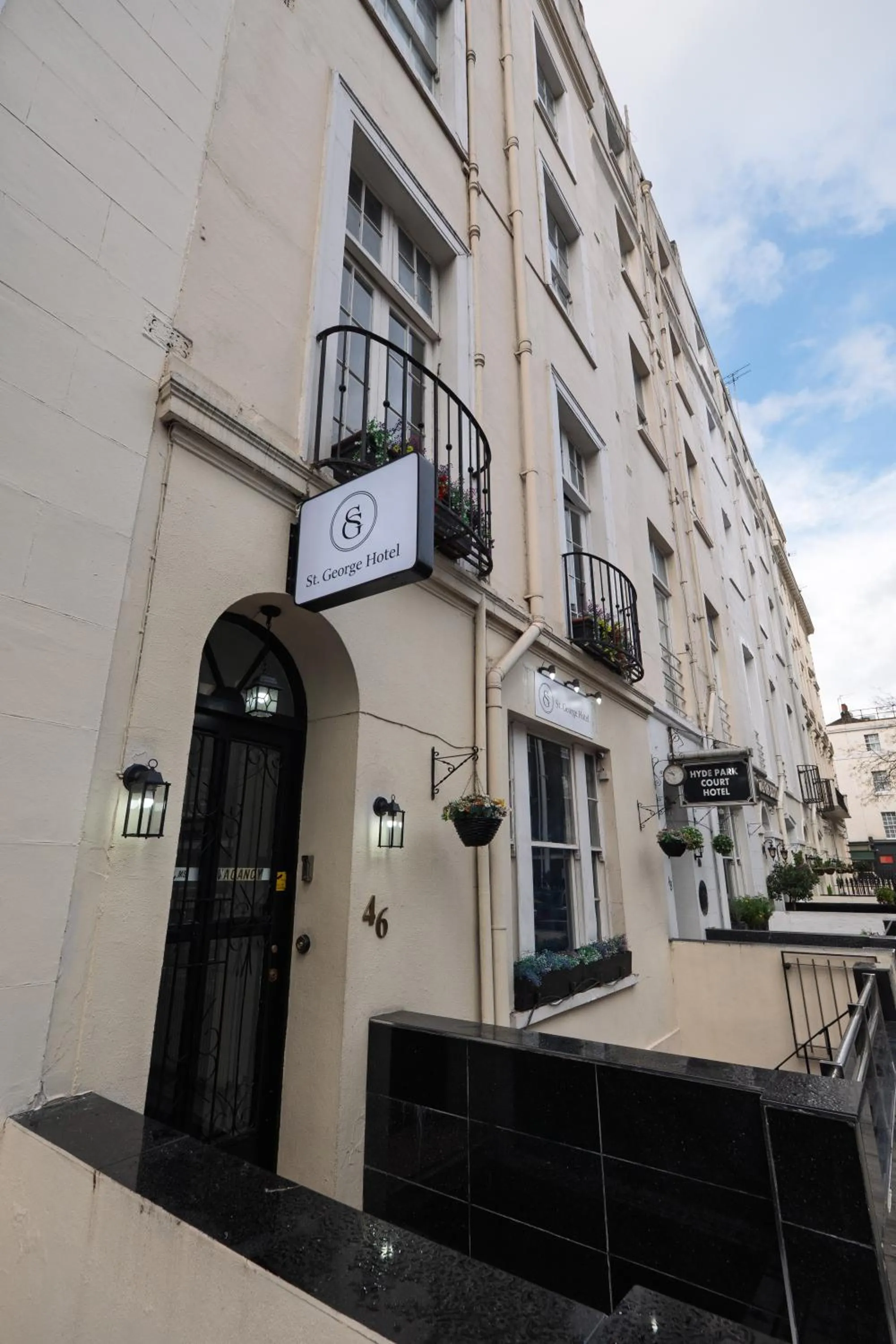 Facade/entrance in St George Hotel Paddington