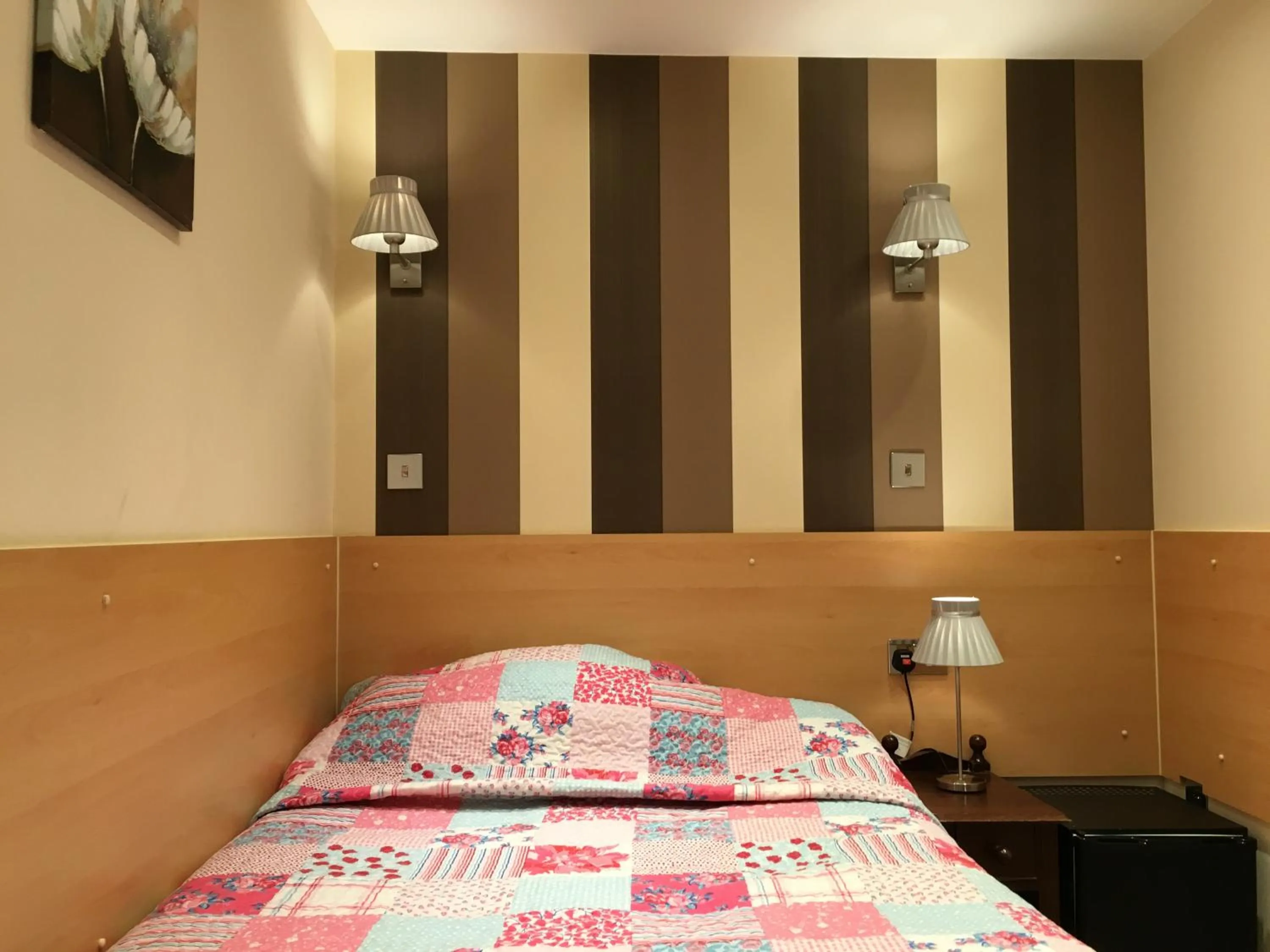 Bed in St George Hotel